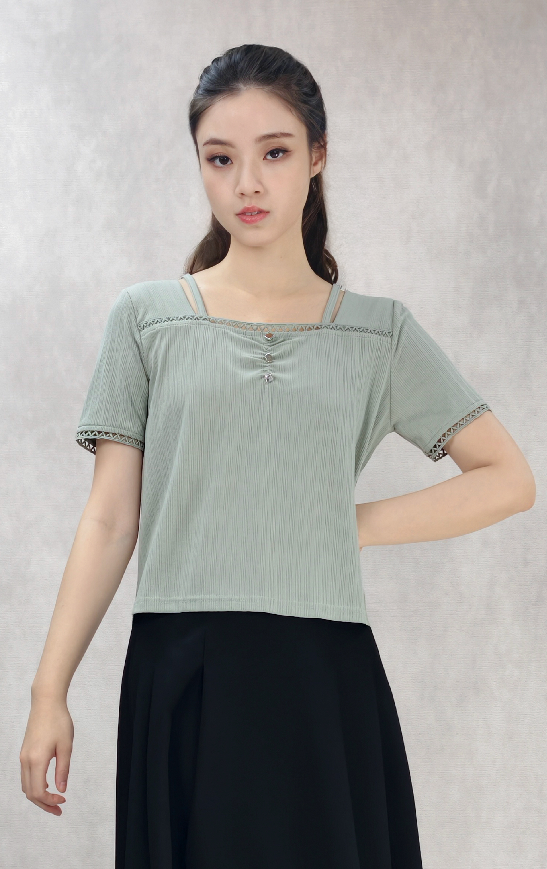 方領吊帶針織上衣 ST0411