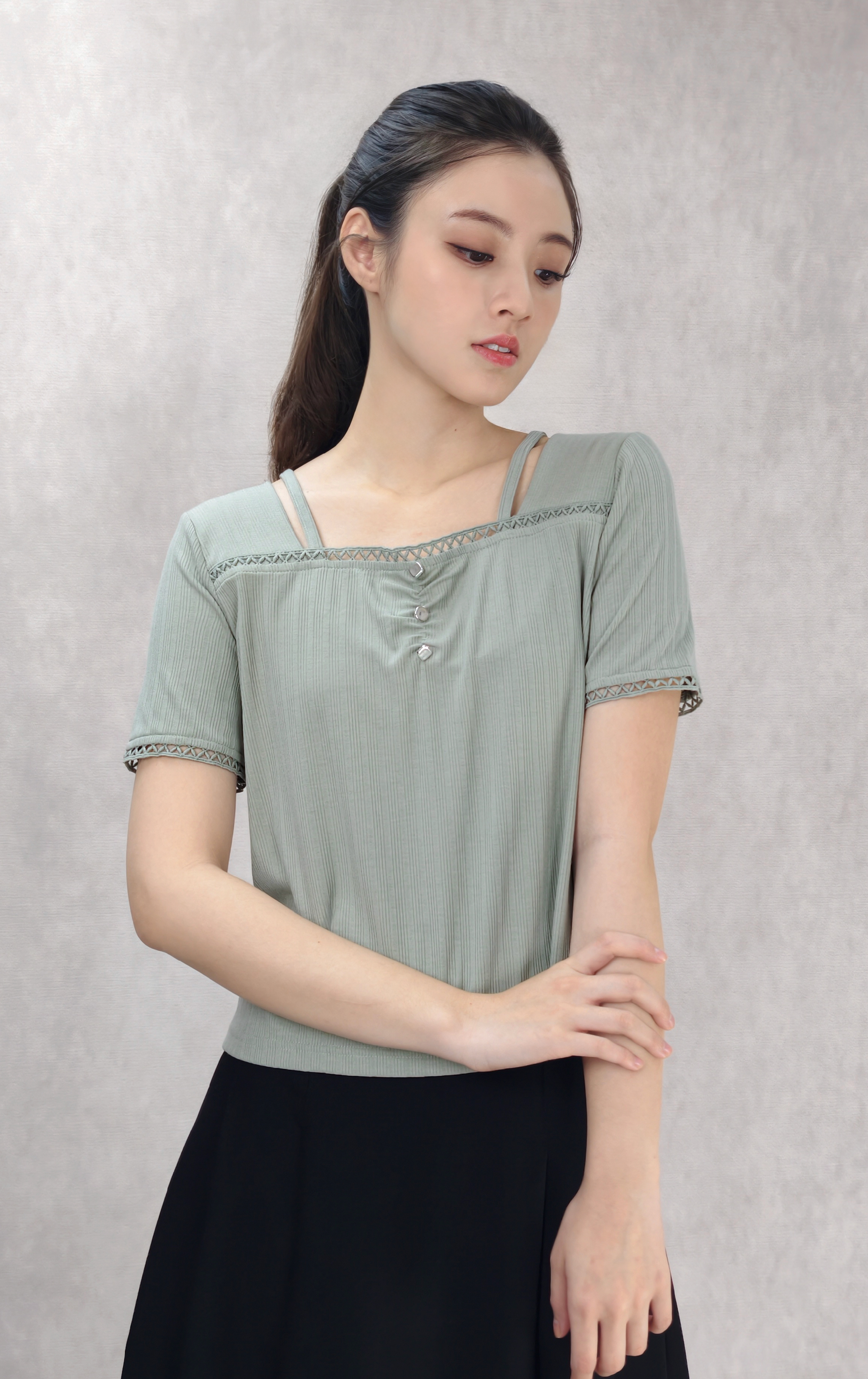 方領吊帶針織上衣 ST0411