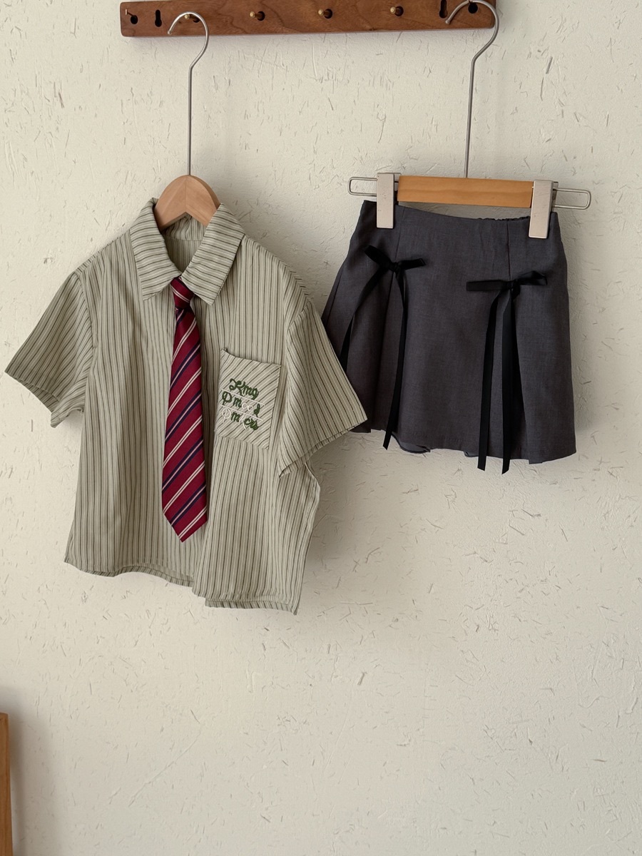 學院風綠條紋上衣