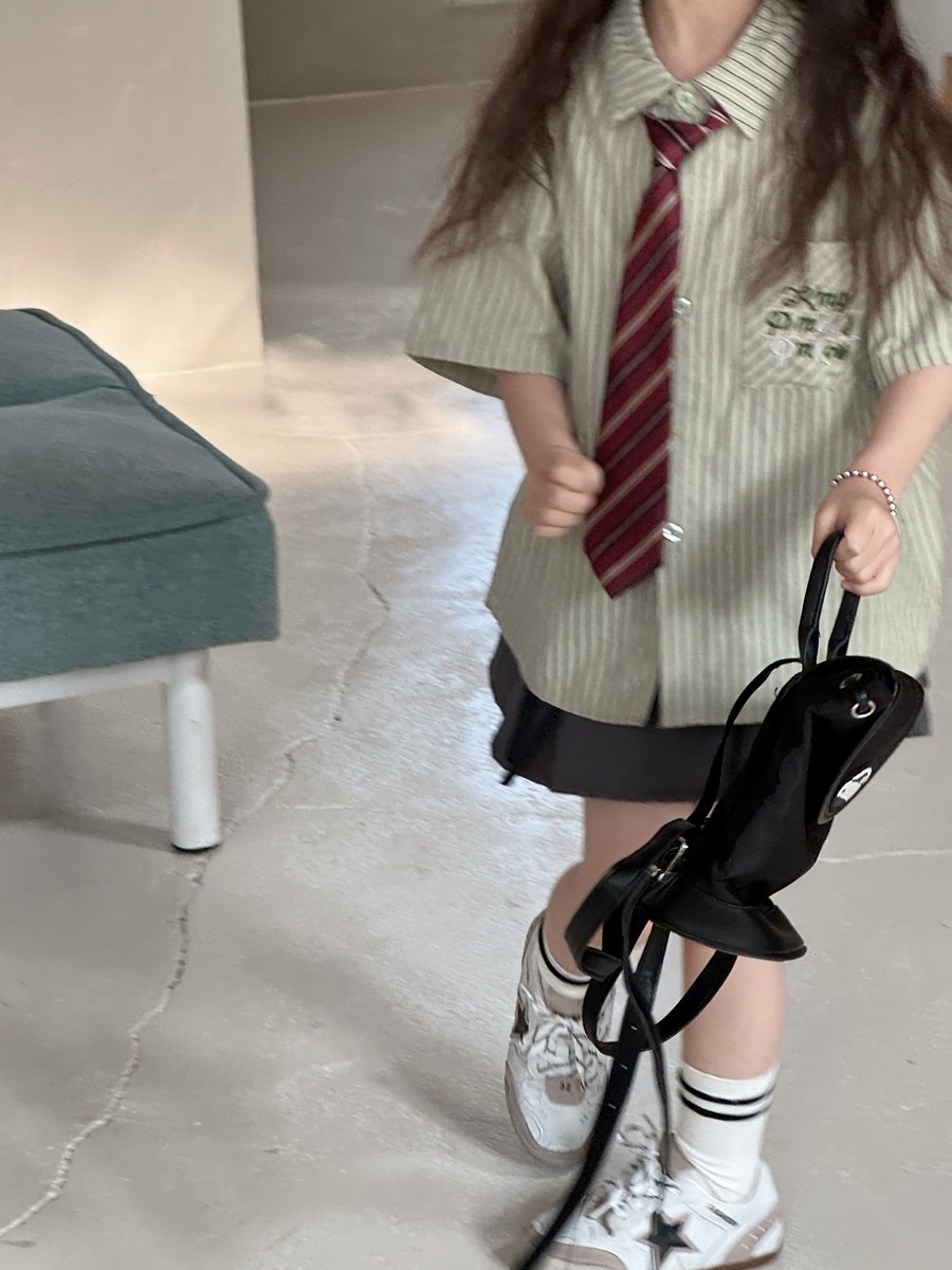 學院風綠條紋上衣