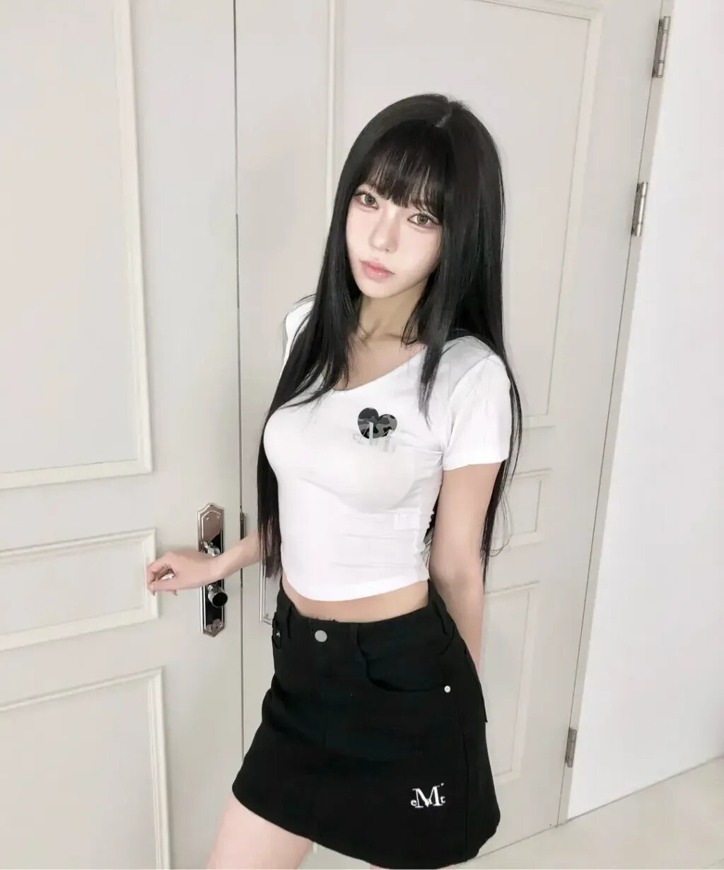 <滿千免運🛒>Mucent 迷彩愛心 Logo V領短踢