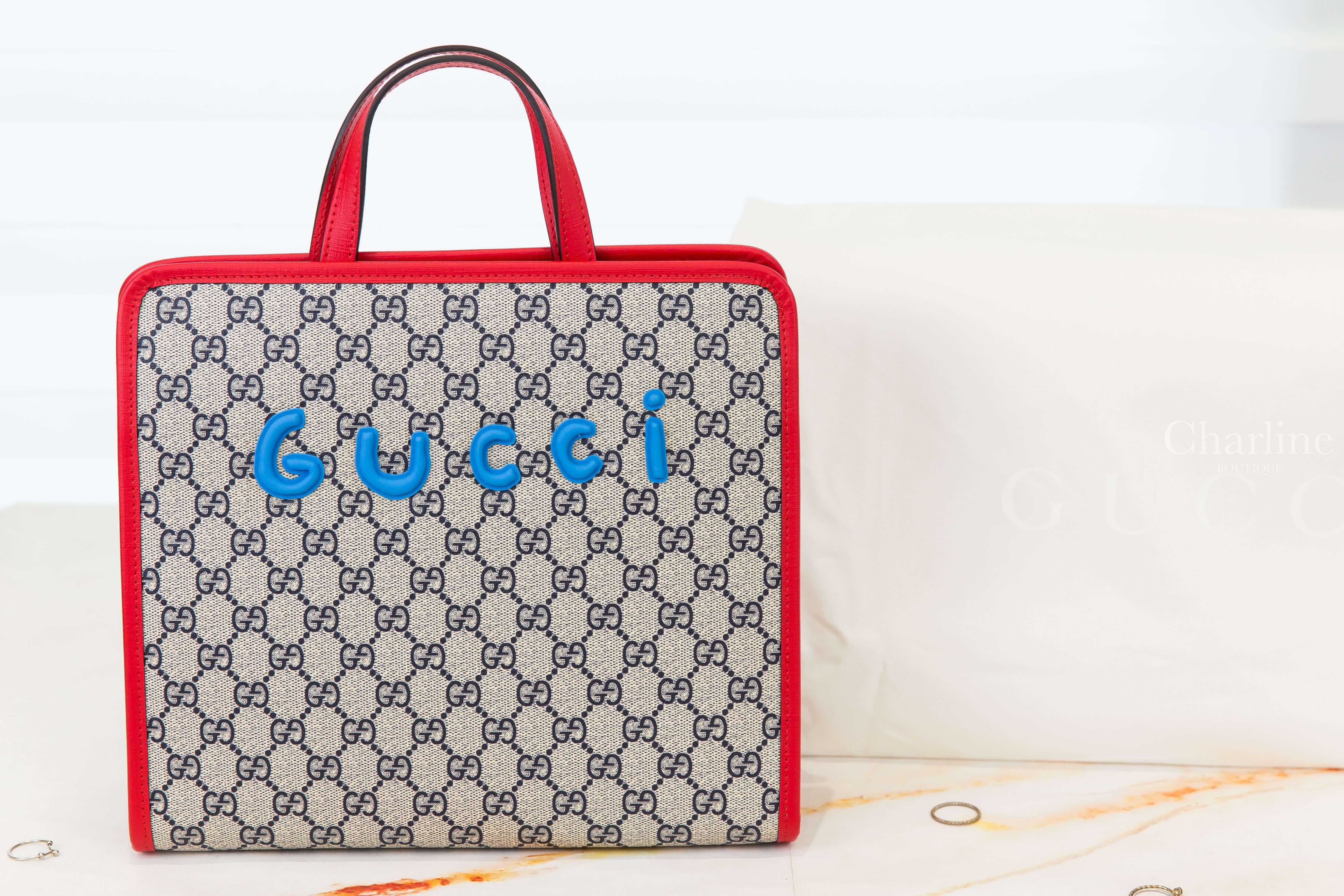 Gucci Children's GG Tote Bag With Print 米色/烏木色GG孩童小熊紅色標語印花背面藍色立體字母帆布紅色滾邊提把托特包-Charline Boutique 精品代購