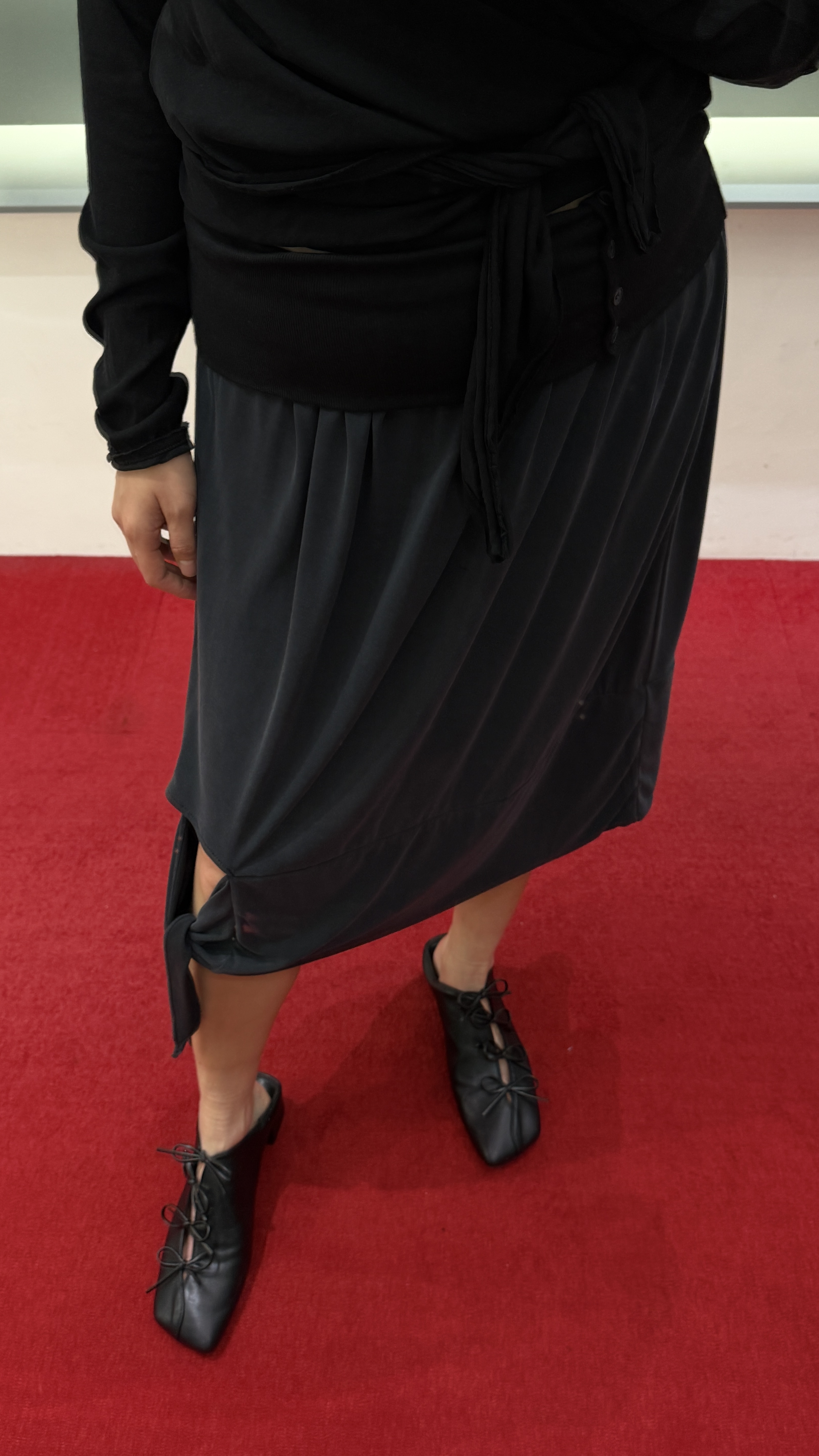 Reverse elastic waist lock pencil skirt