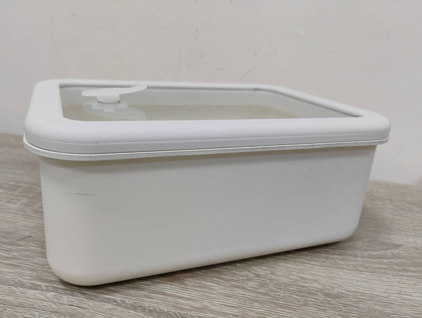 【福利瑕疵品售出，概不退換】不沾石墨烯保鮮盒-L (1400ML) / 萬用蓋款-米白色