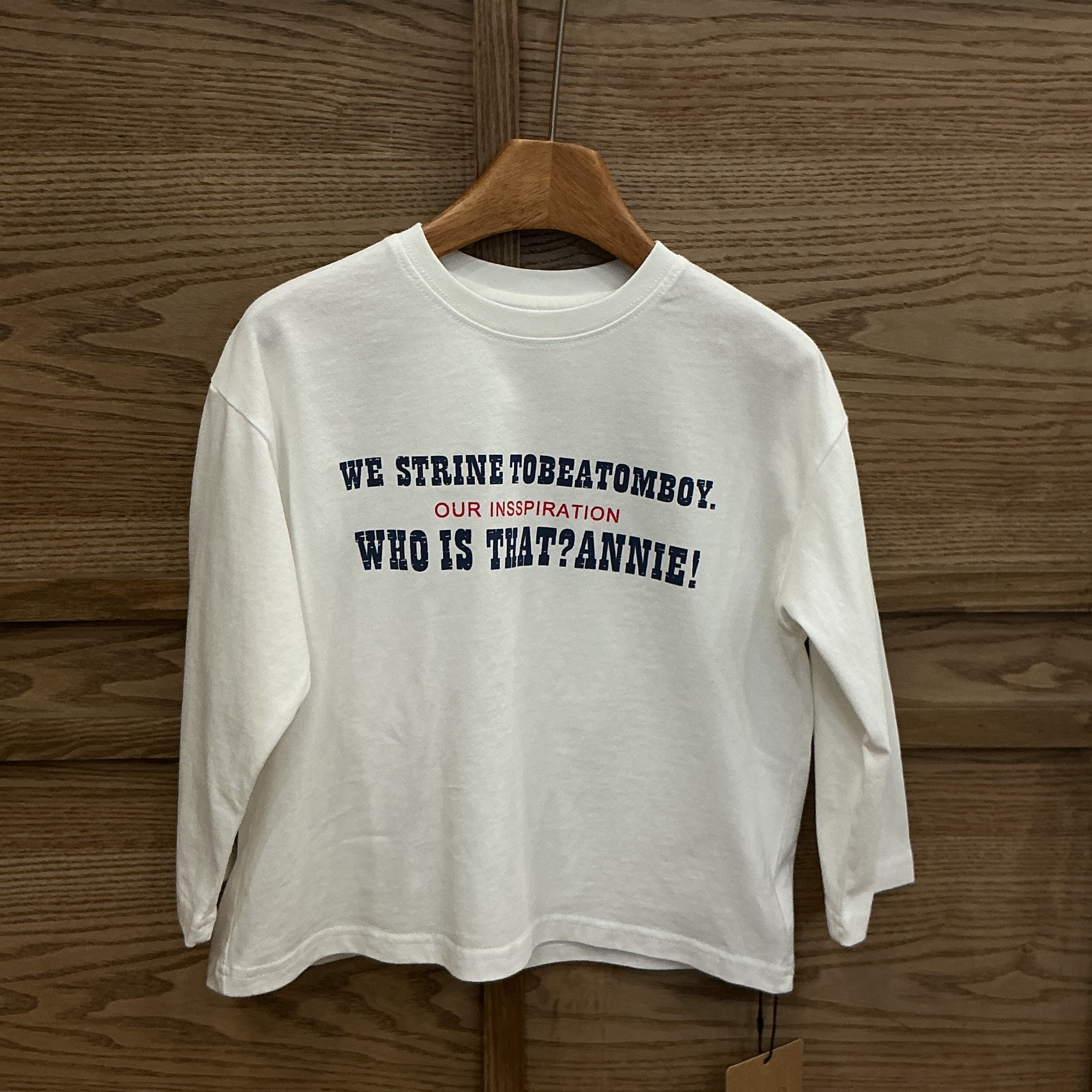 A04237英文字薄長袖上衣