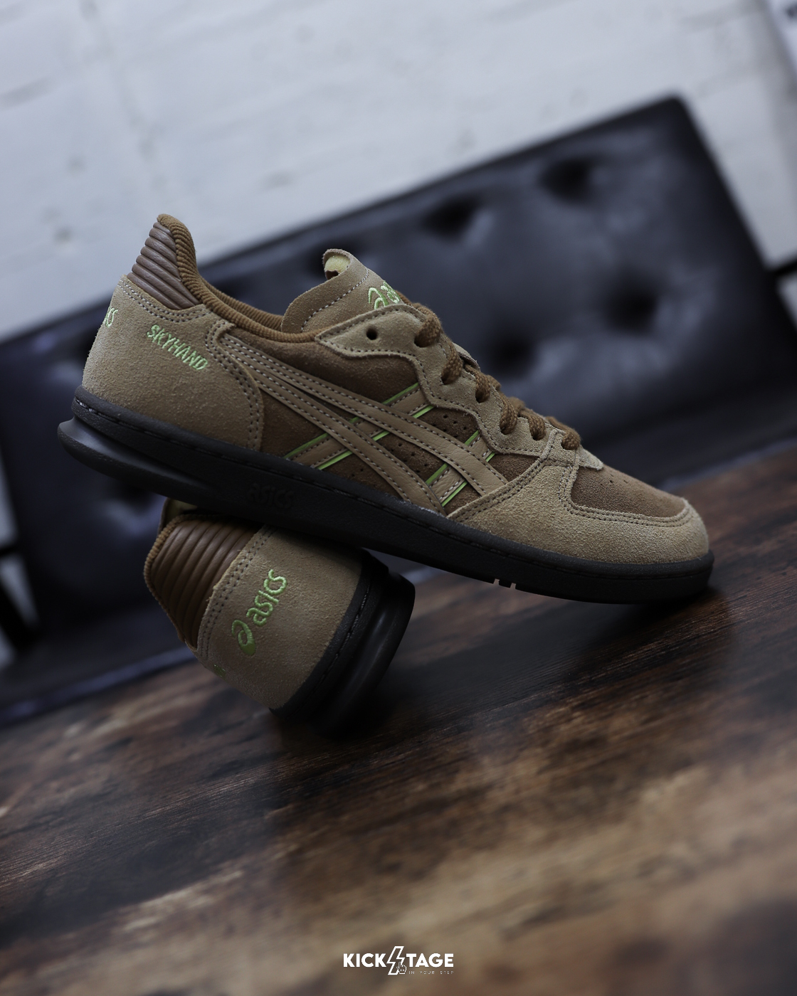 男鞋 ASICS SKYHAND OG 小麥色 大地色 駝色 復古 手球鞋 運動 休閒鞋【1203A452-201】