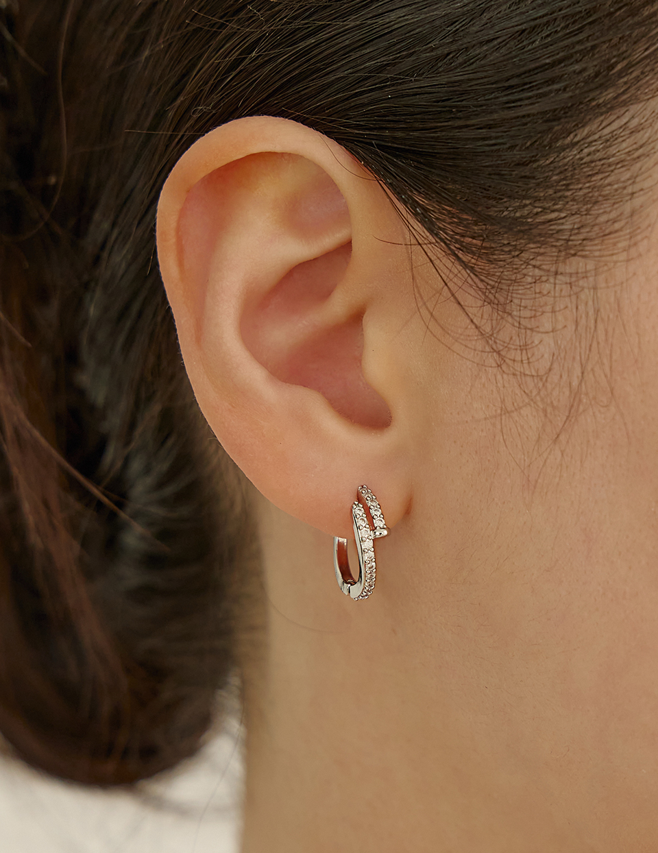 雙層交錯鋯石。針式耳環