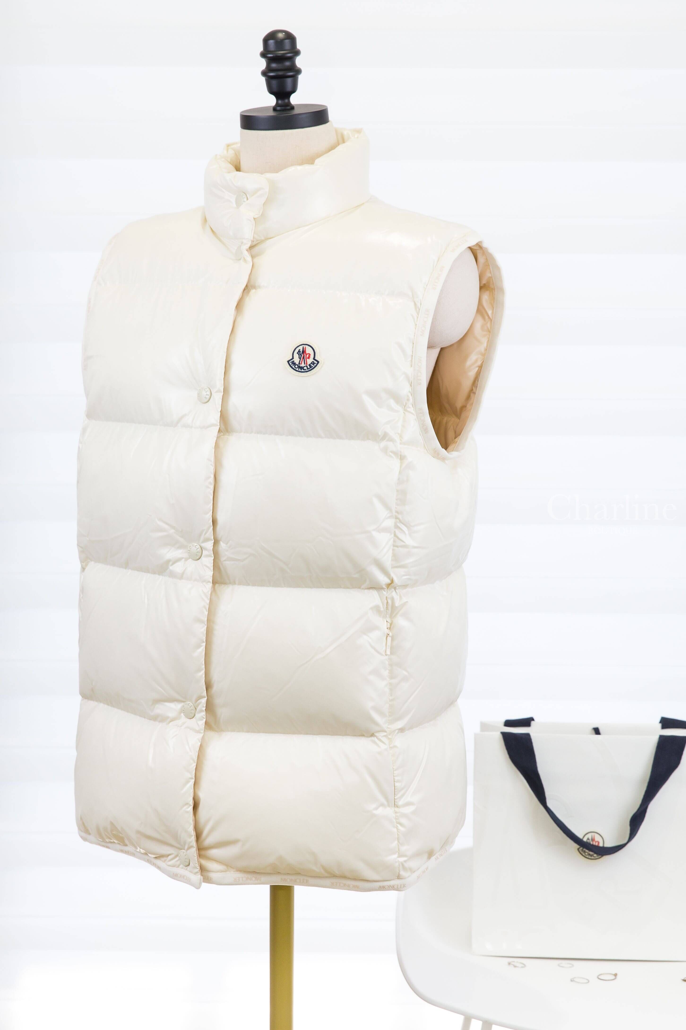 Moncler Badia Down Gilet 白色小立領奶茶色內裡白色圓釦羽絨背心-Charline Boutique 精品代購