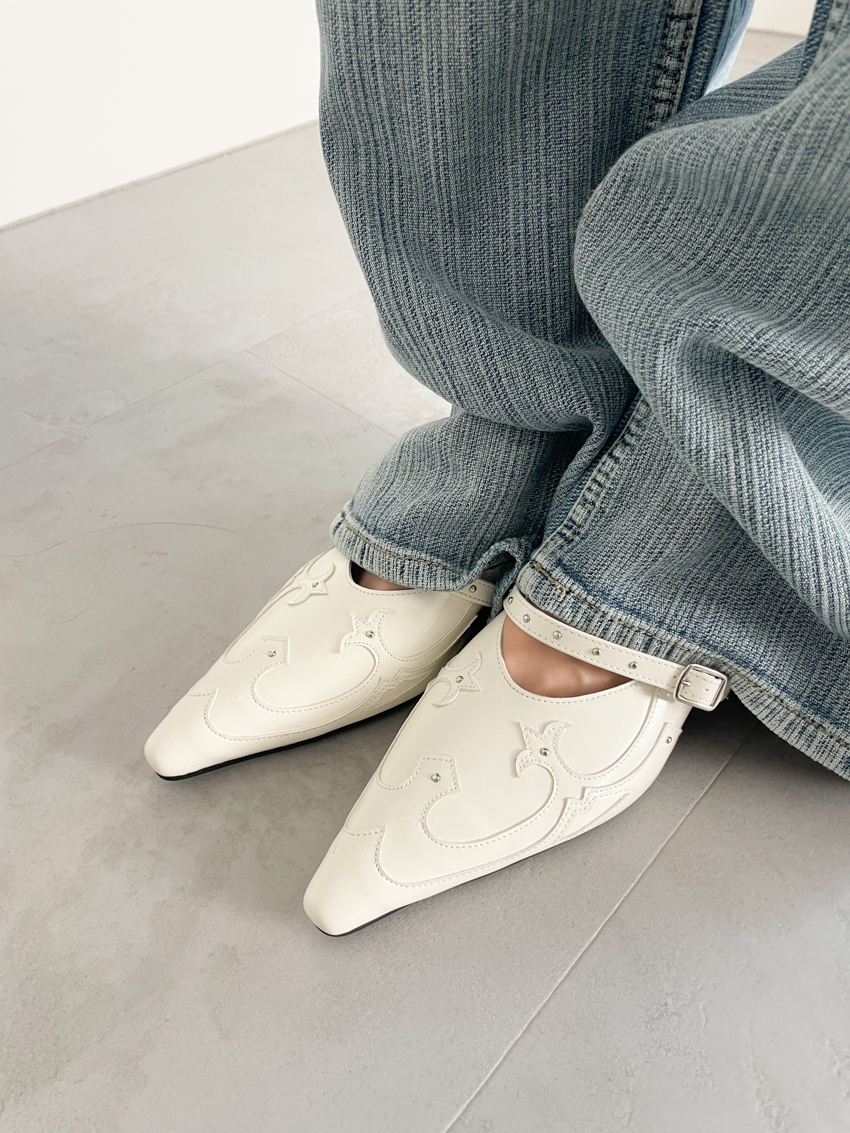 engraved buckle pointed heel