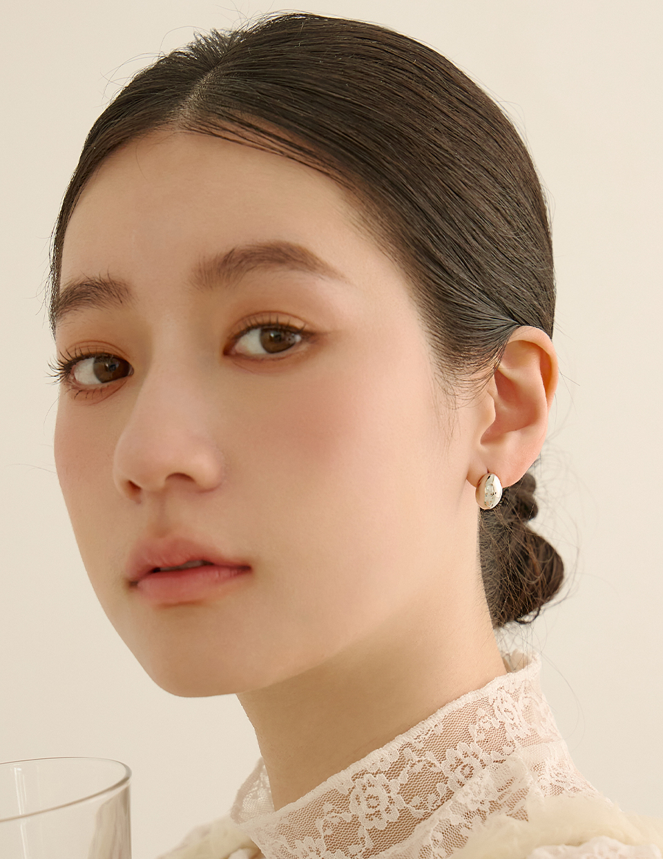 簡約光面豆豆。針式耳環