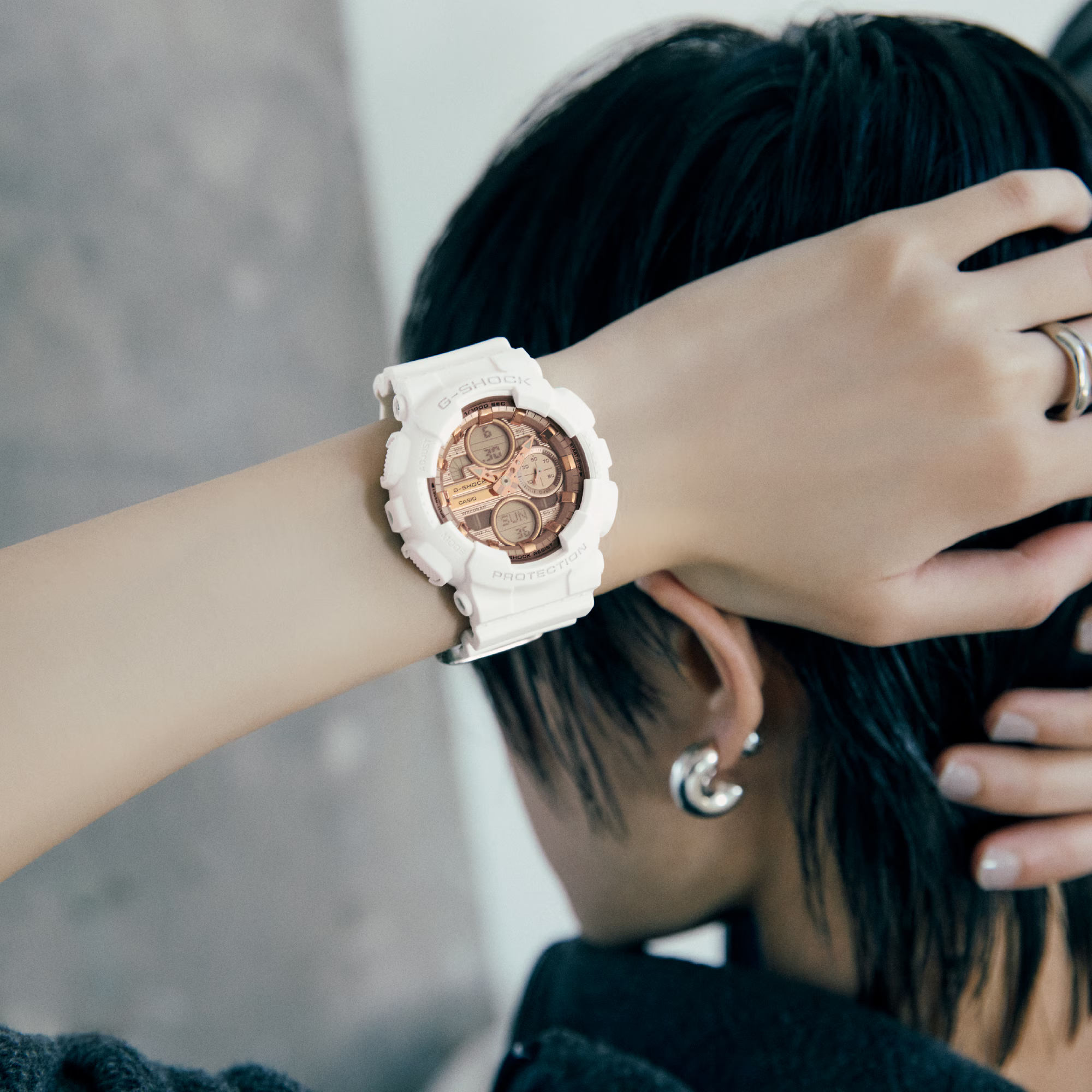 萬年鐘錶 - G-SHOCK 玫瑰金色調金屬錶盤雙顯電子錶 GMA-S140PG-7A 錶徑 : 45.9mm