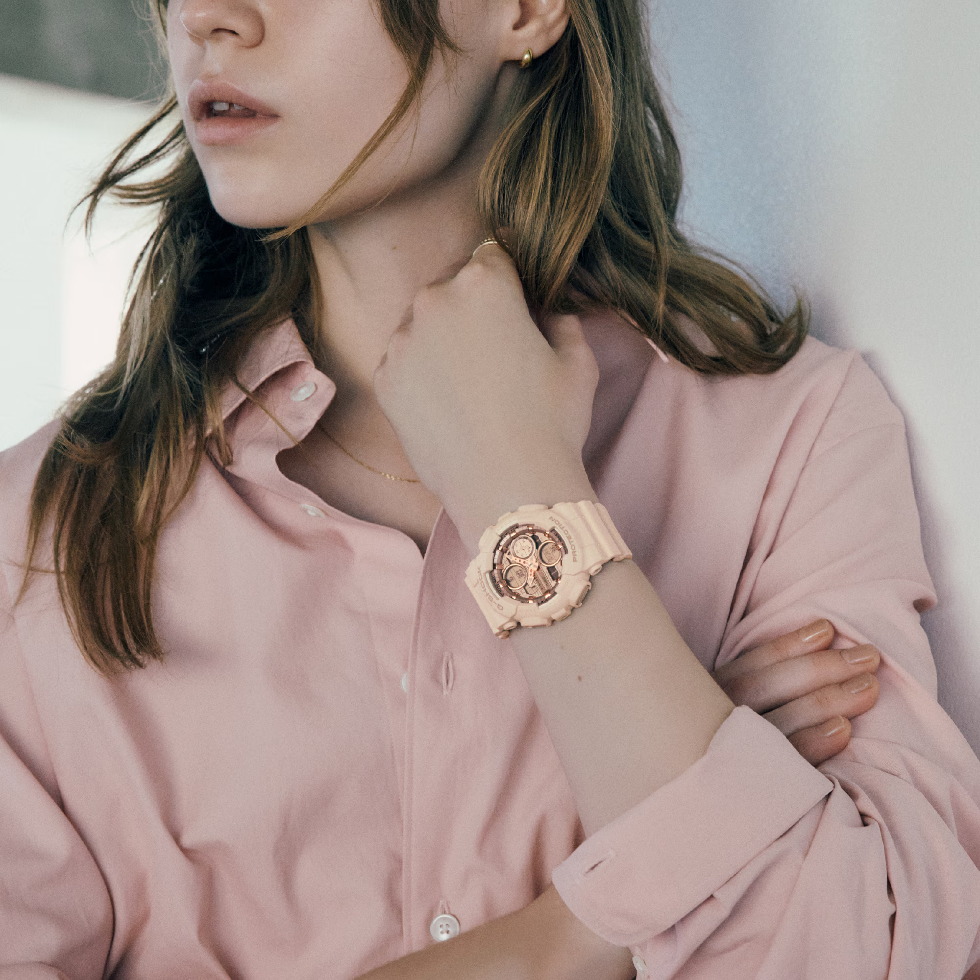 萬年鐘錶 - G-SHOCK 閃耀時尚金屬錶盤雙顯電子錶 GMA-S140PG-4A 錶徑 : 45.9mm