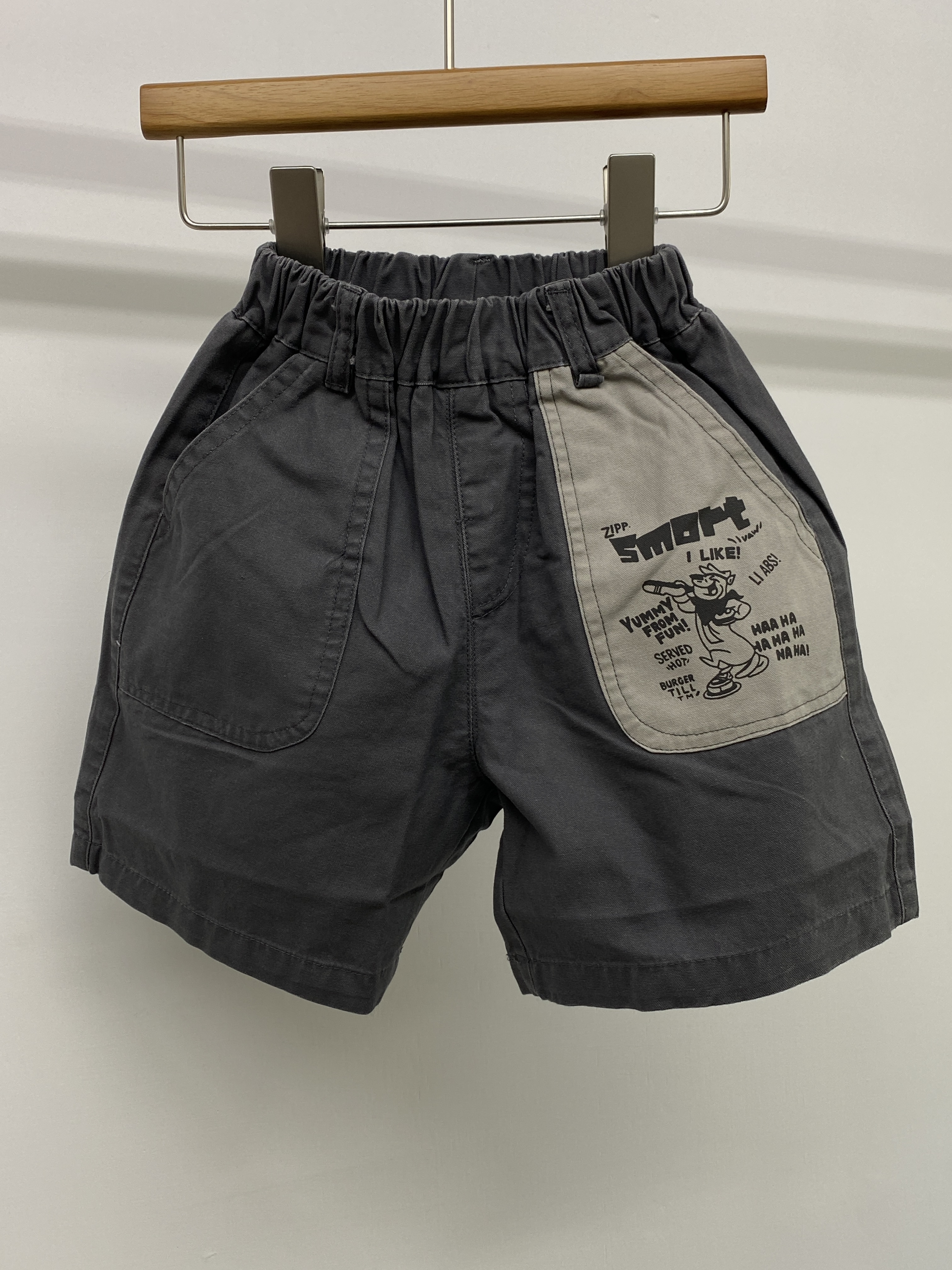 A04355口袋塗鴉休閒褲