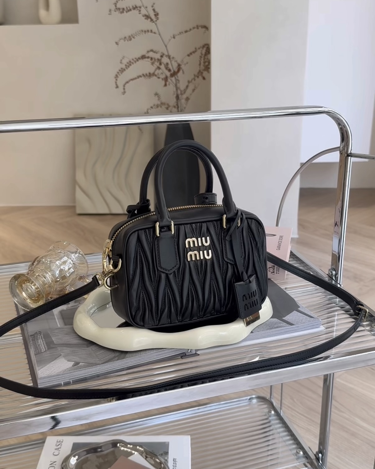 MIUMIU｜納帕皮革保齡球包 黑色