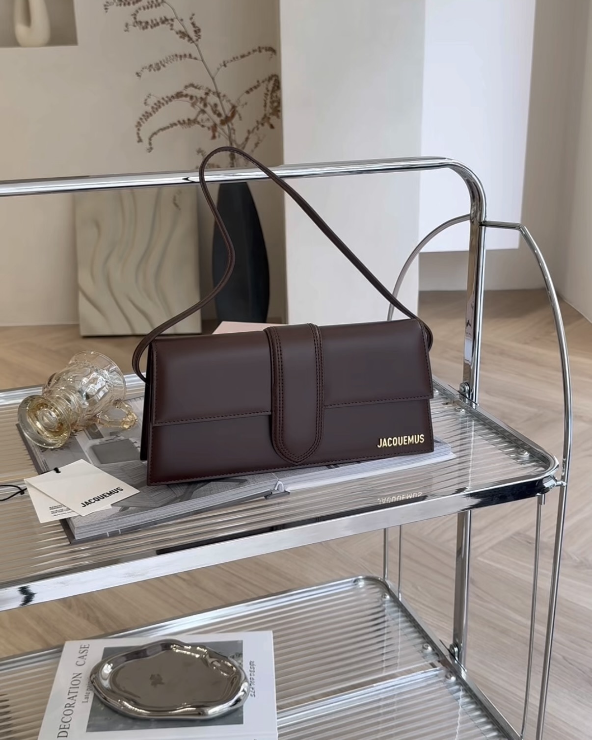 JACQUEMUS｜LONG FLAP 腋下包 紅棕色