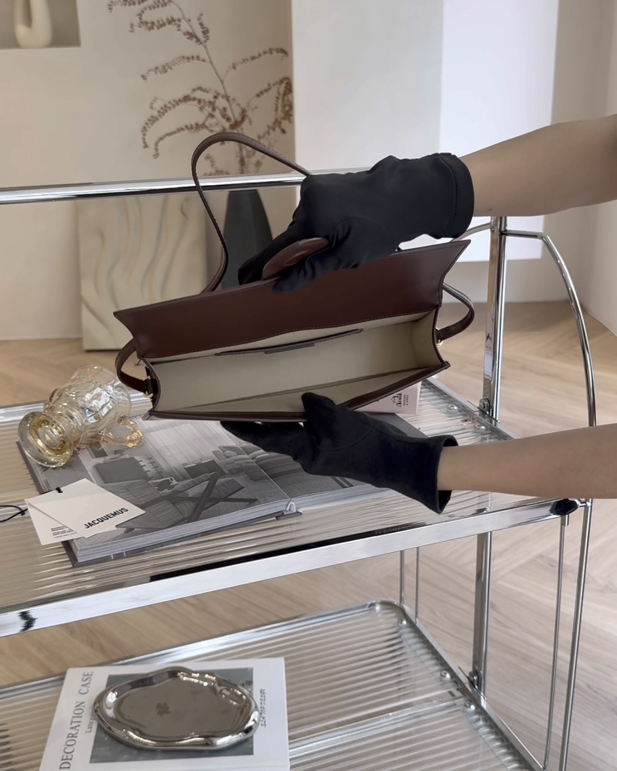 JACQUEMUS｜LONG FLAP 腋下包 紅棕色