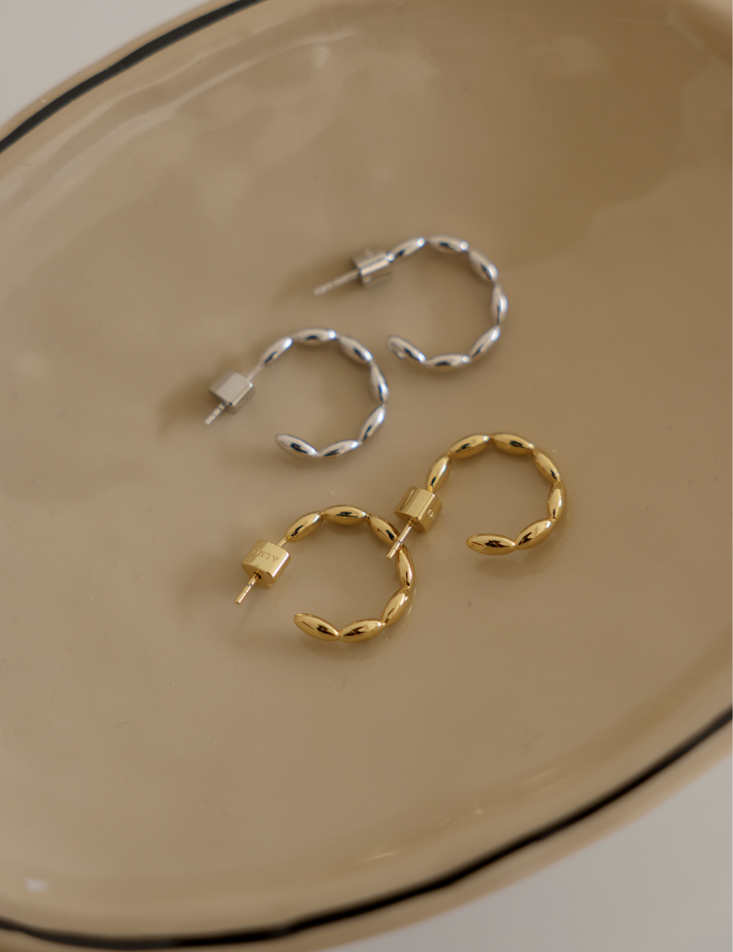 簡約米珠小圈耳環（金色）