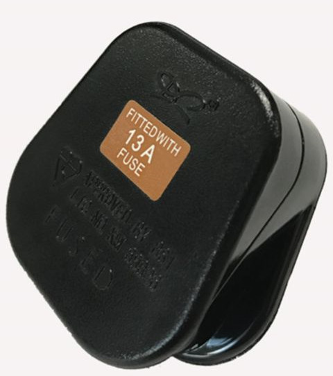 B010  13A 插蘇 (黑 )