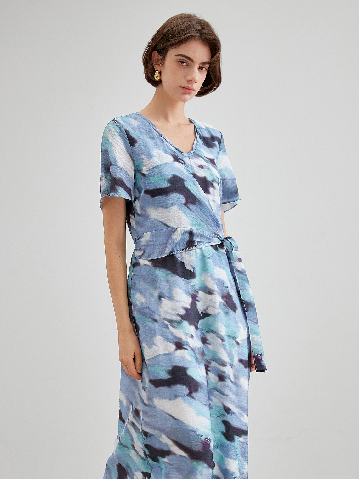 mi-tu V領印花連身裙