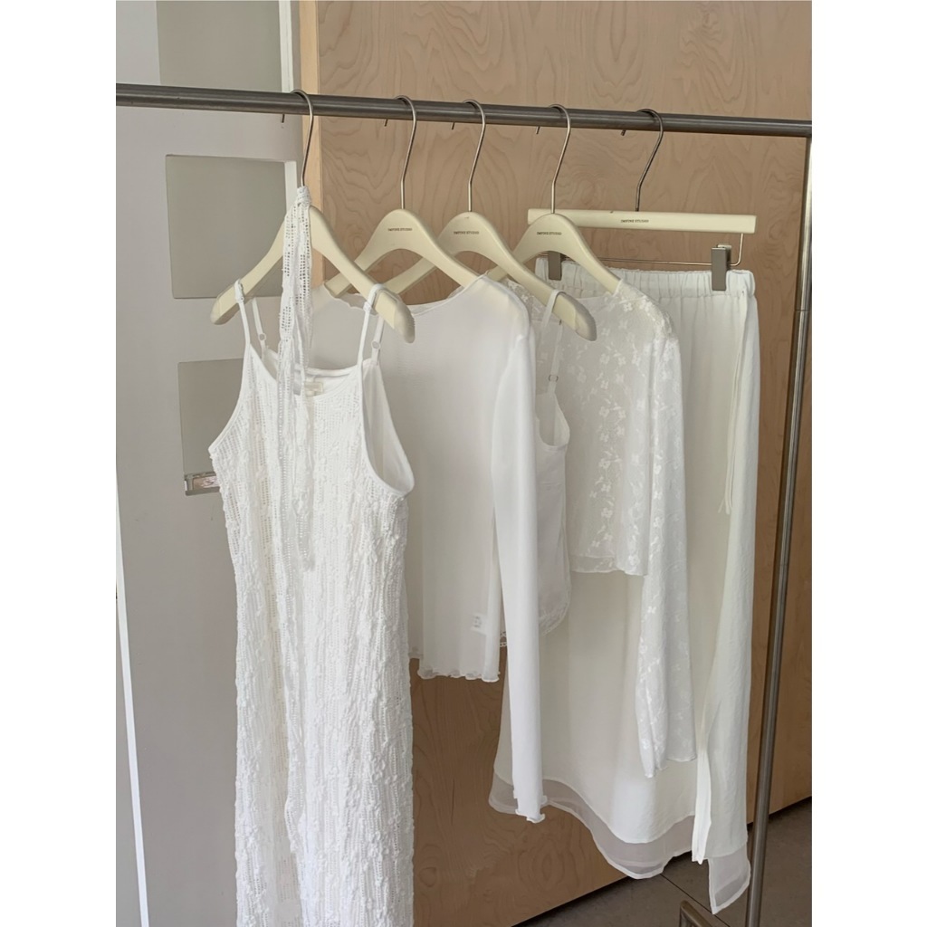 A08 溫柔感親膚緹花上衣 #9884