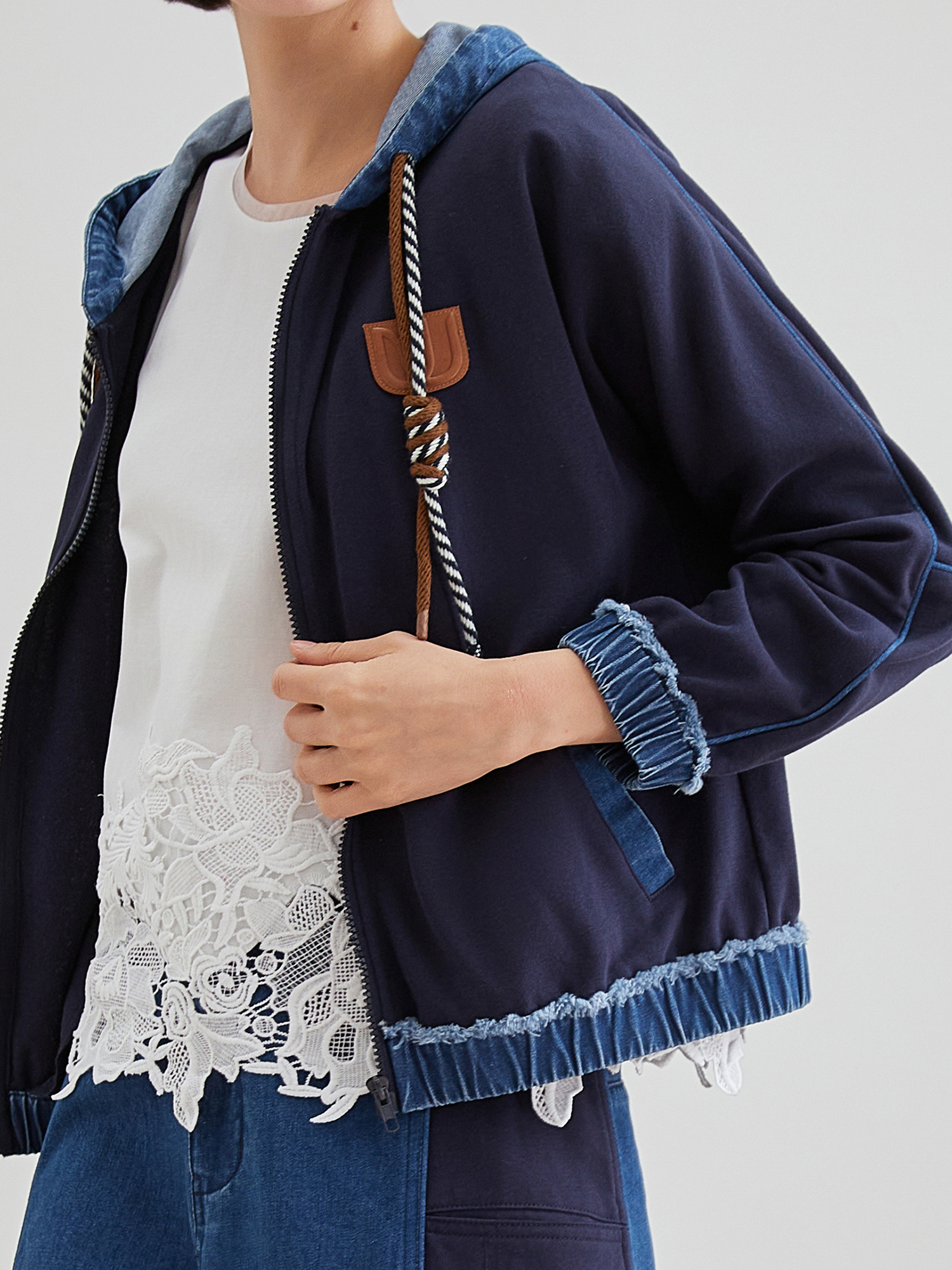 mi-tu抽繩拼接款連帽外套