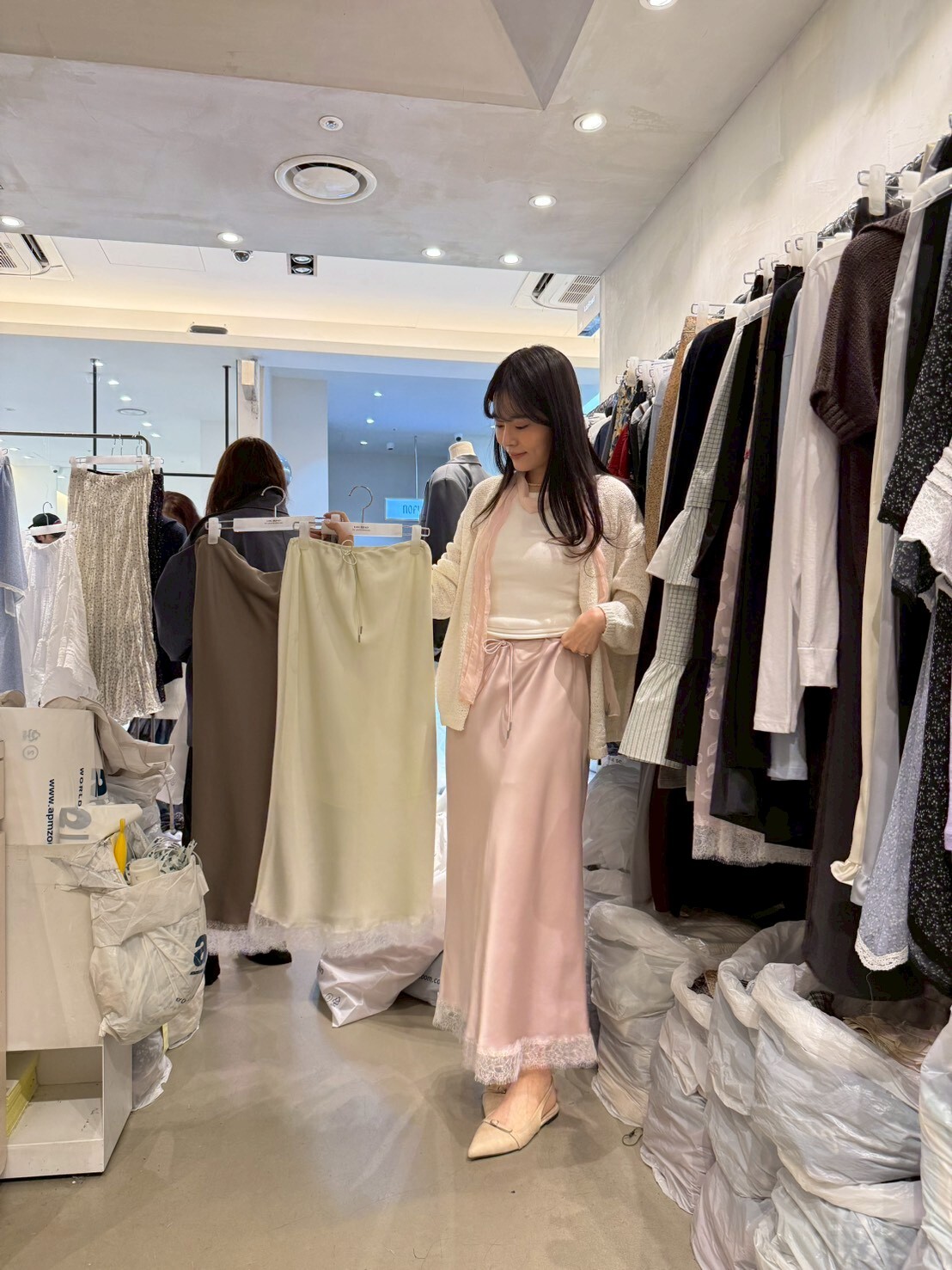 LR6031 蕾絲邊緞面長裙