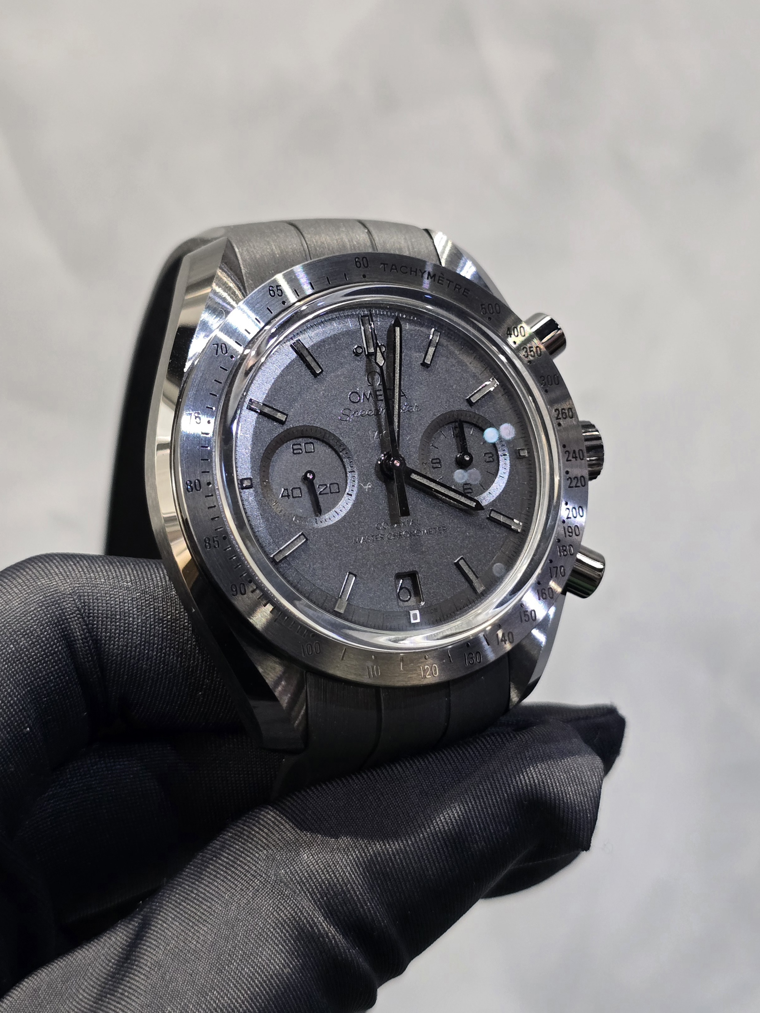 BRAND NEW OMEGA SPEEDMASTER 310.92.44.51.01.005 DARK SIDE OF THE MOON BLACK BLACK 44 MM BLACK CERAMIC ON RUBBER STRAP 31092445101005