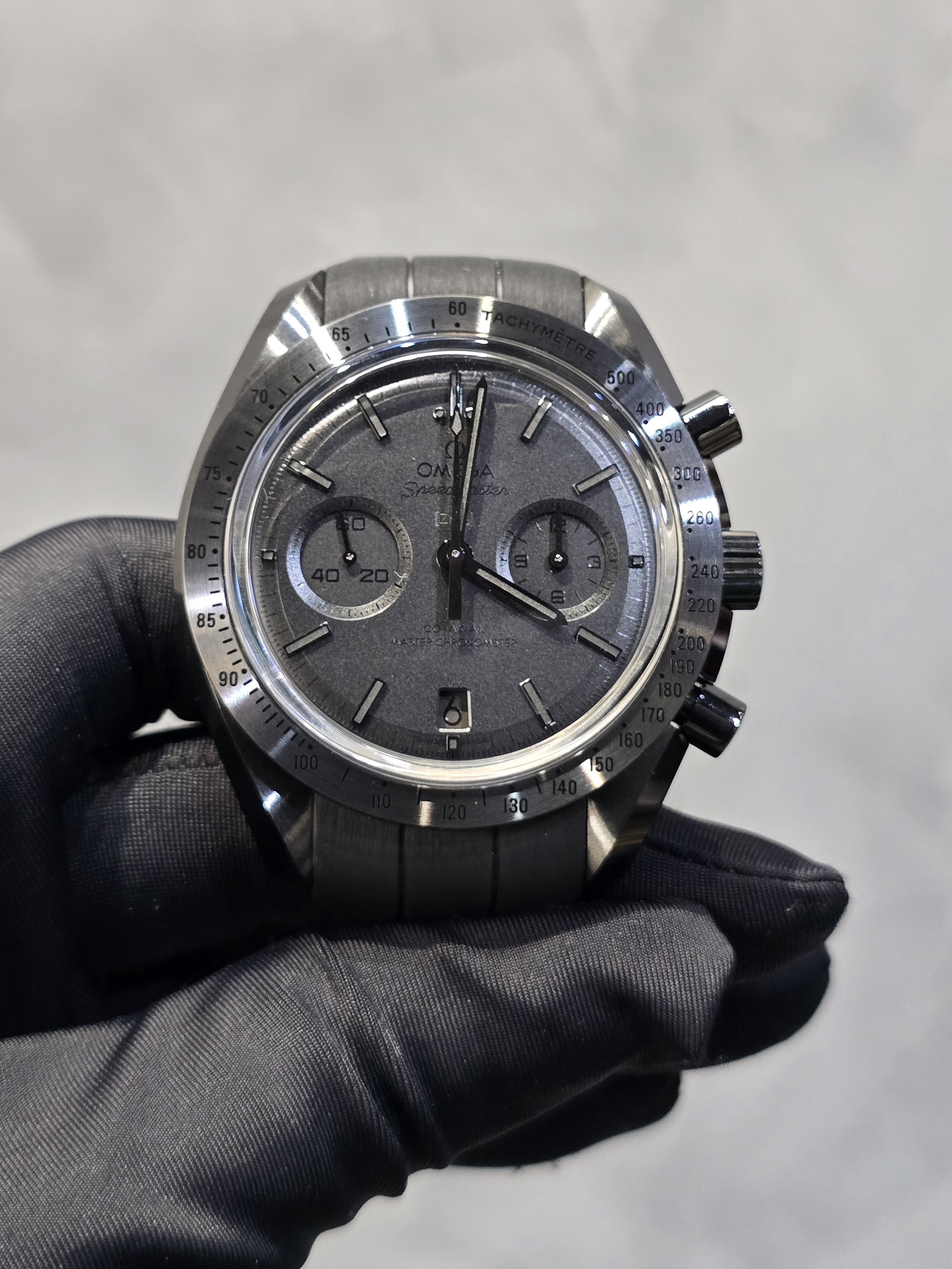 BRAND NEW OMEGA SPEEDMASTER 310.92.44.51.01.005 DARK SIDE OF THE MOON BLACK BLACK 44 MM BLACK CERAMIC ON RUBBER STRAP 31092445101005