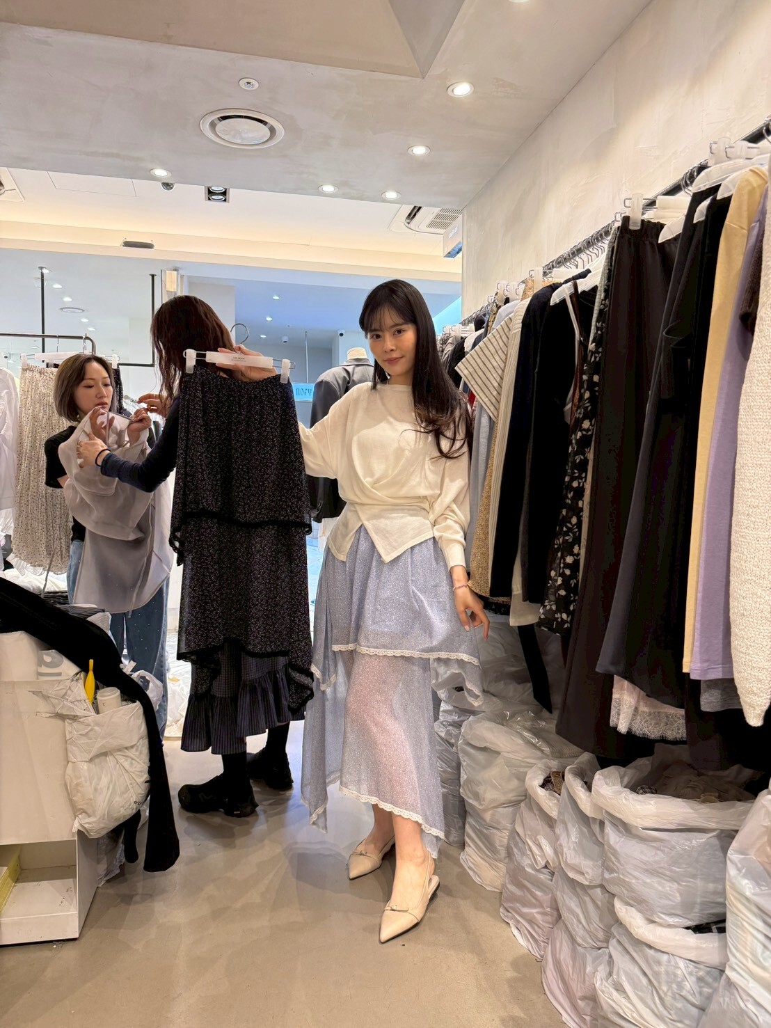 LR6005 蕾絲邊不規則碎花薄長裙