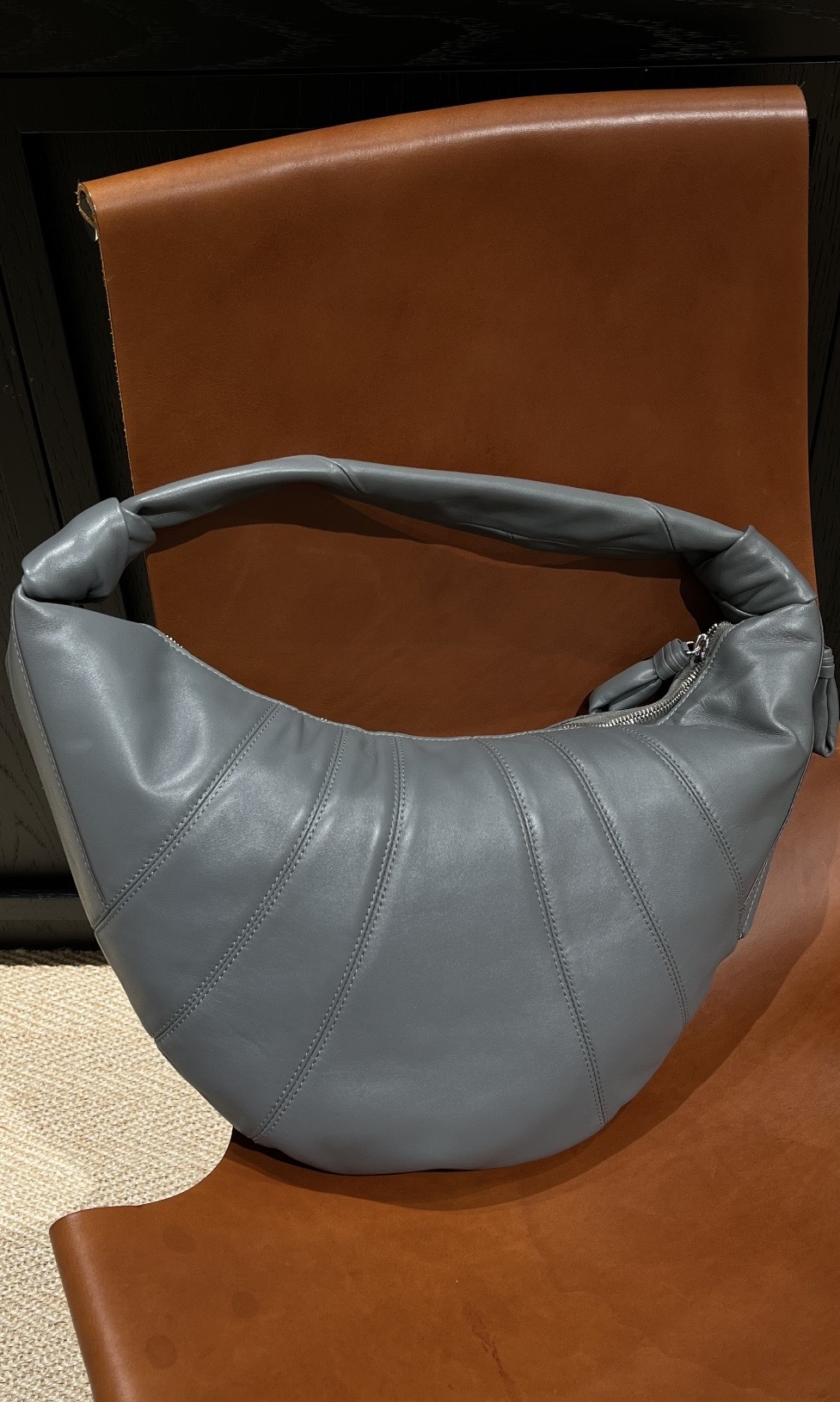 Lemaire Fortune Croissant迷你羊角包 珍珠灰