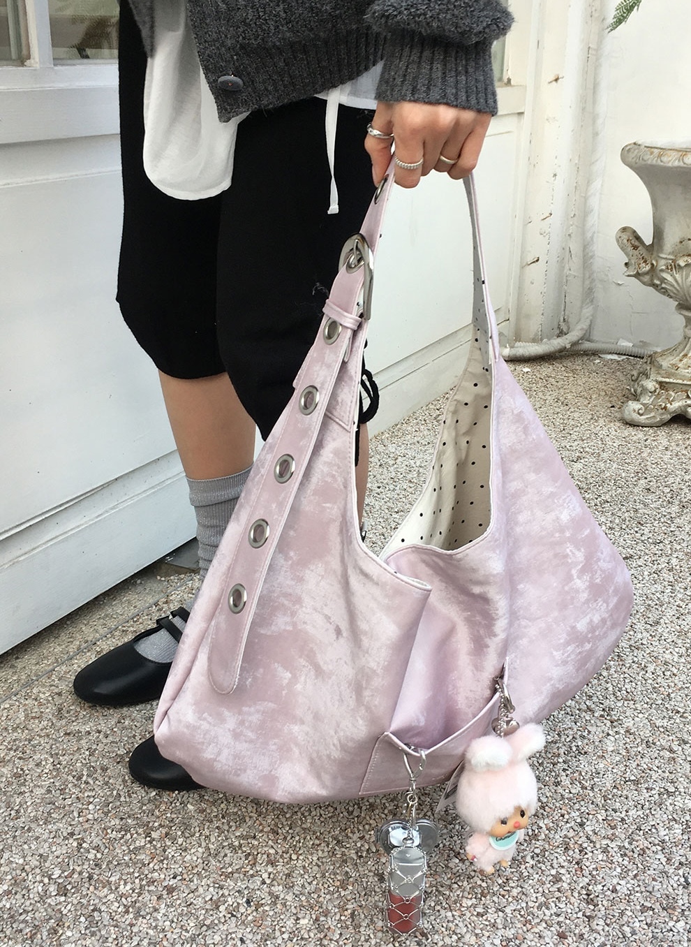 LETERIE Buckle Reversible Shoulder Bag [Black dot]