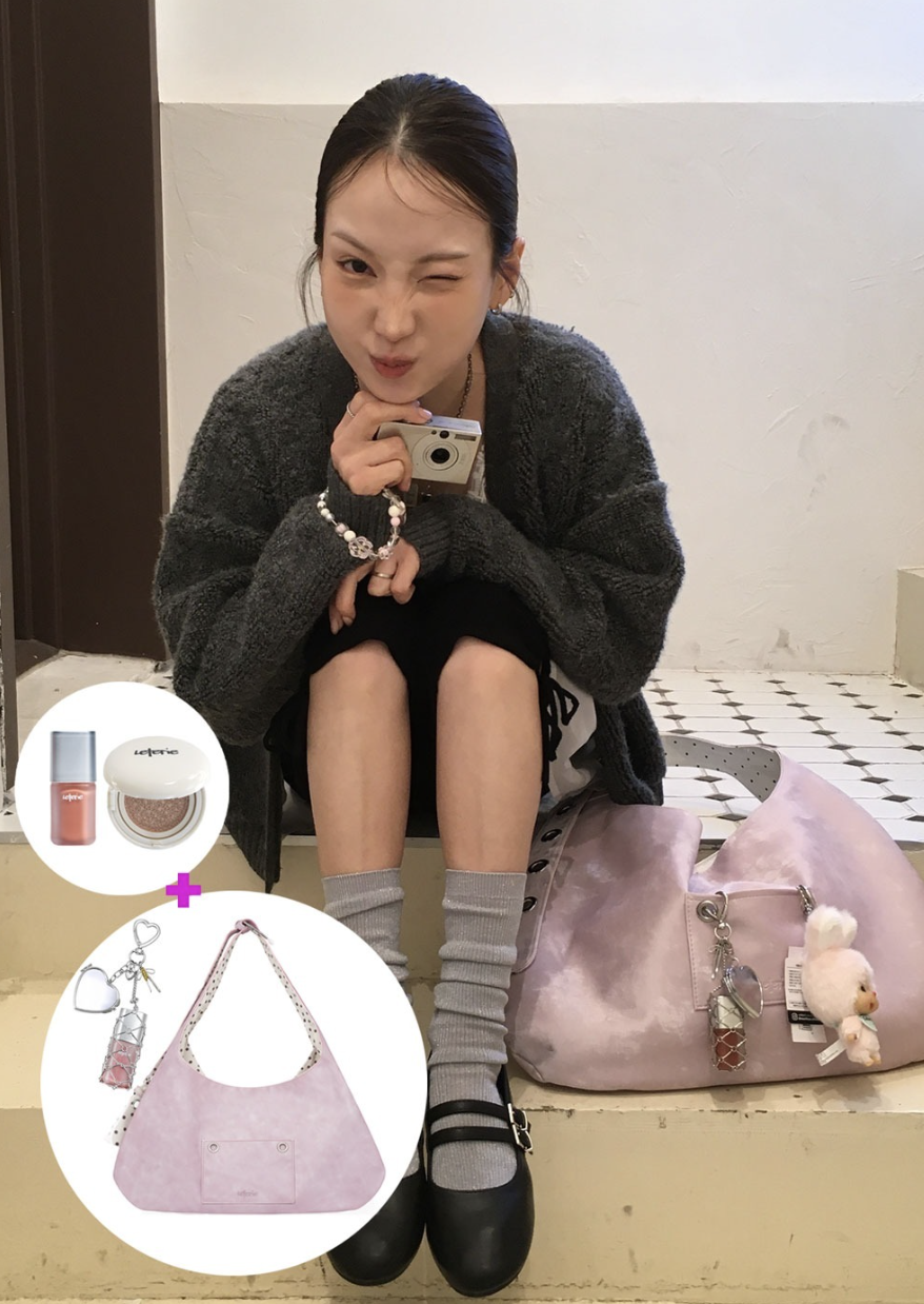 LETERIE Buckle Reversible Shoulder Bag [Black dot]