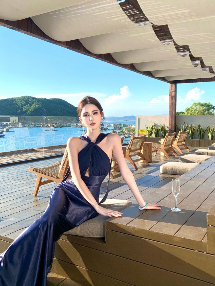 高雅女人味 綢緞露背長禮服