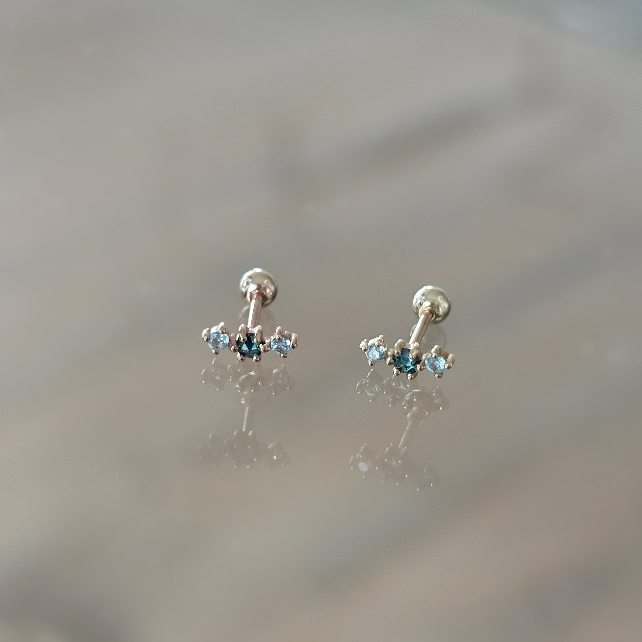 14K小彎彎托帕藍鑽轉珠耳環