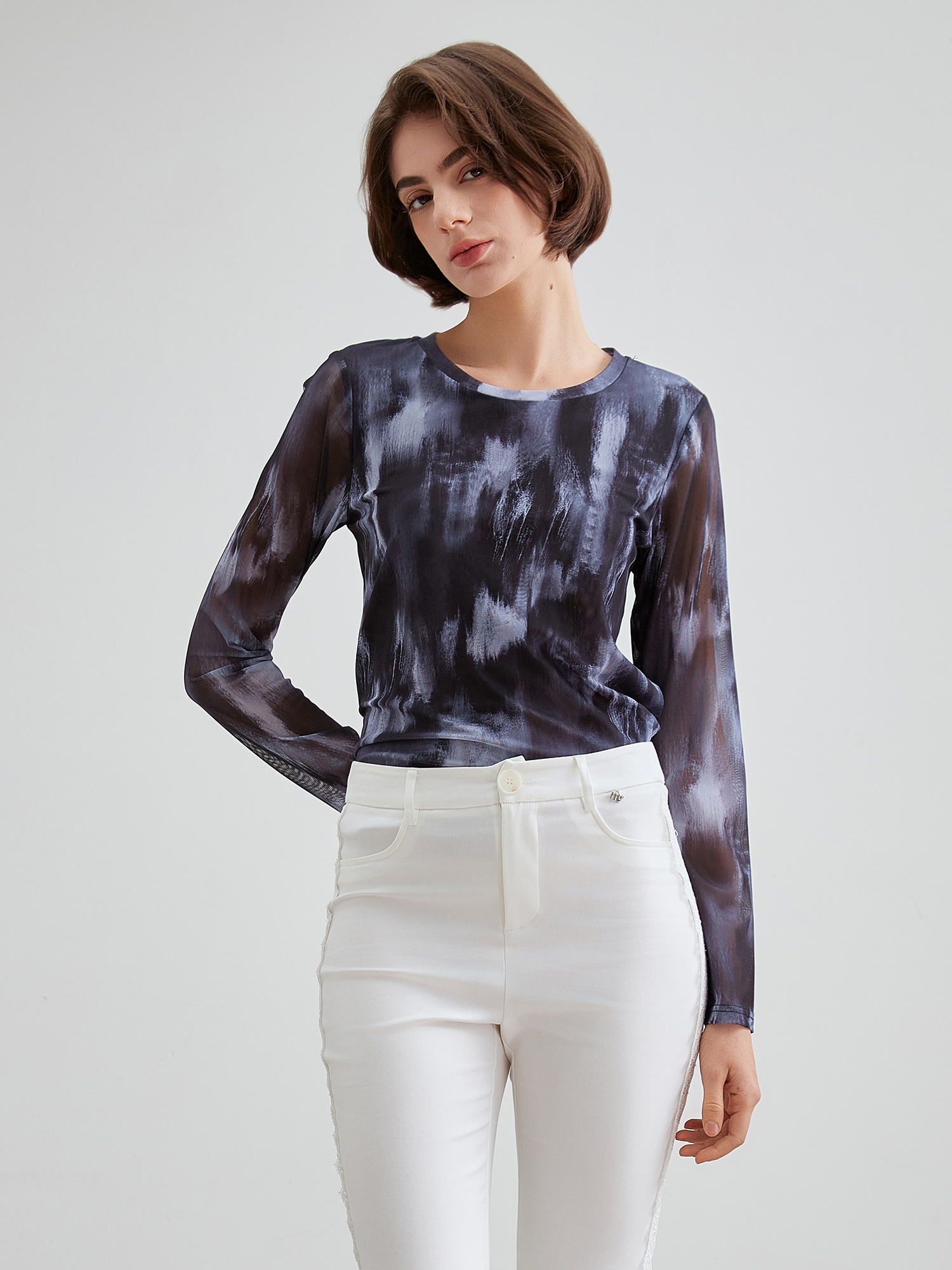 mi-tu圓領印花網紗上衣