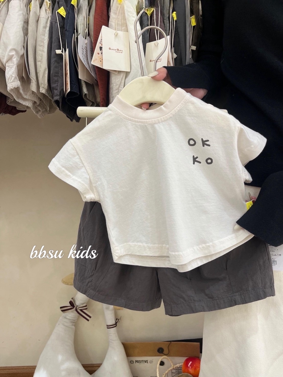 “Ok”印花短袖上衣