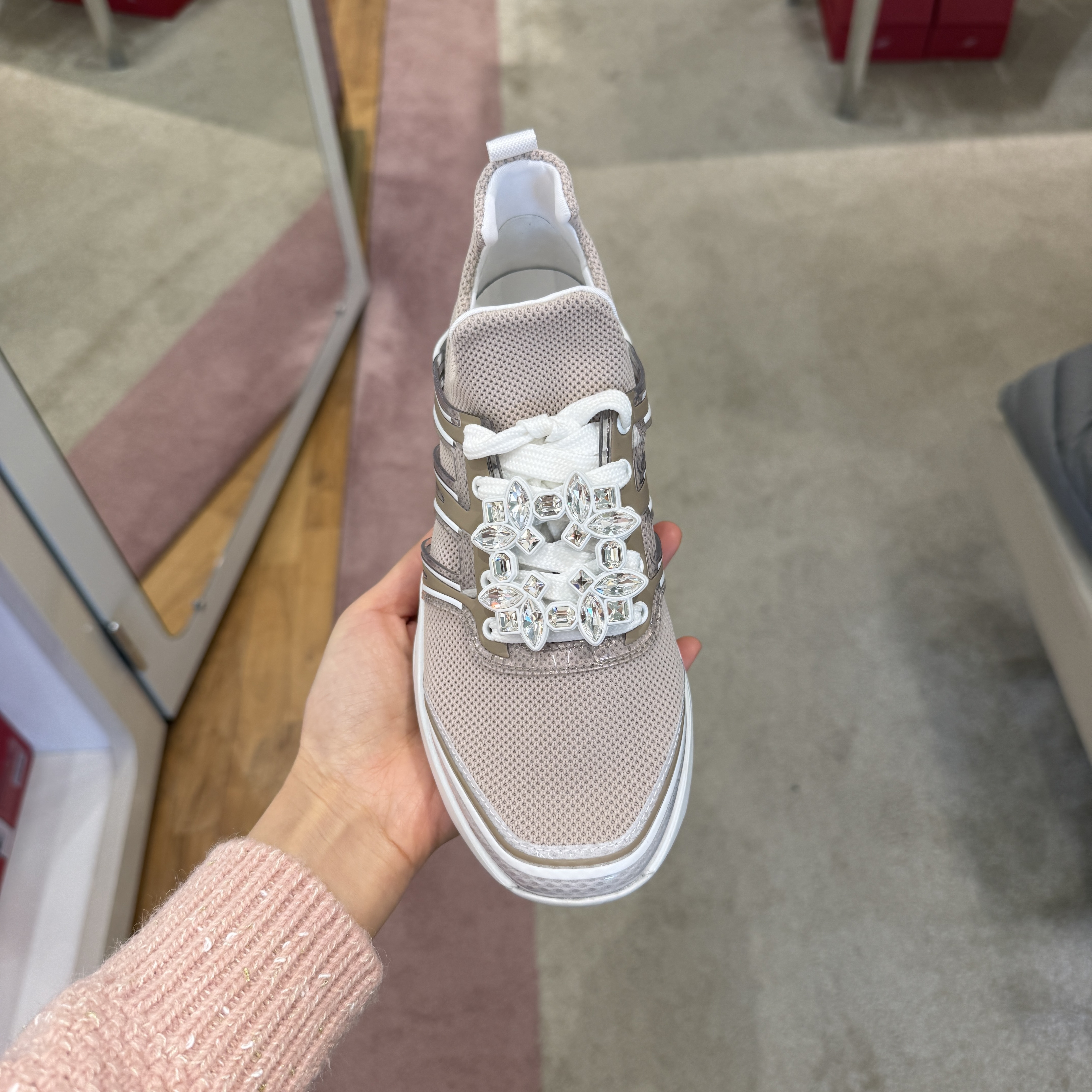 Roger Vivier viv run sneakers beige gold