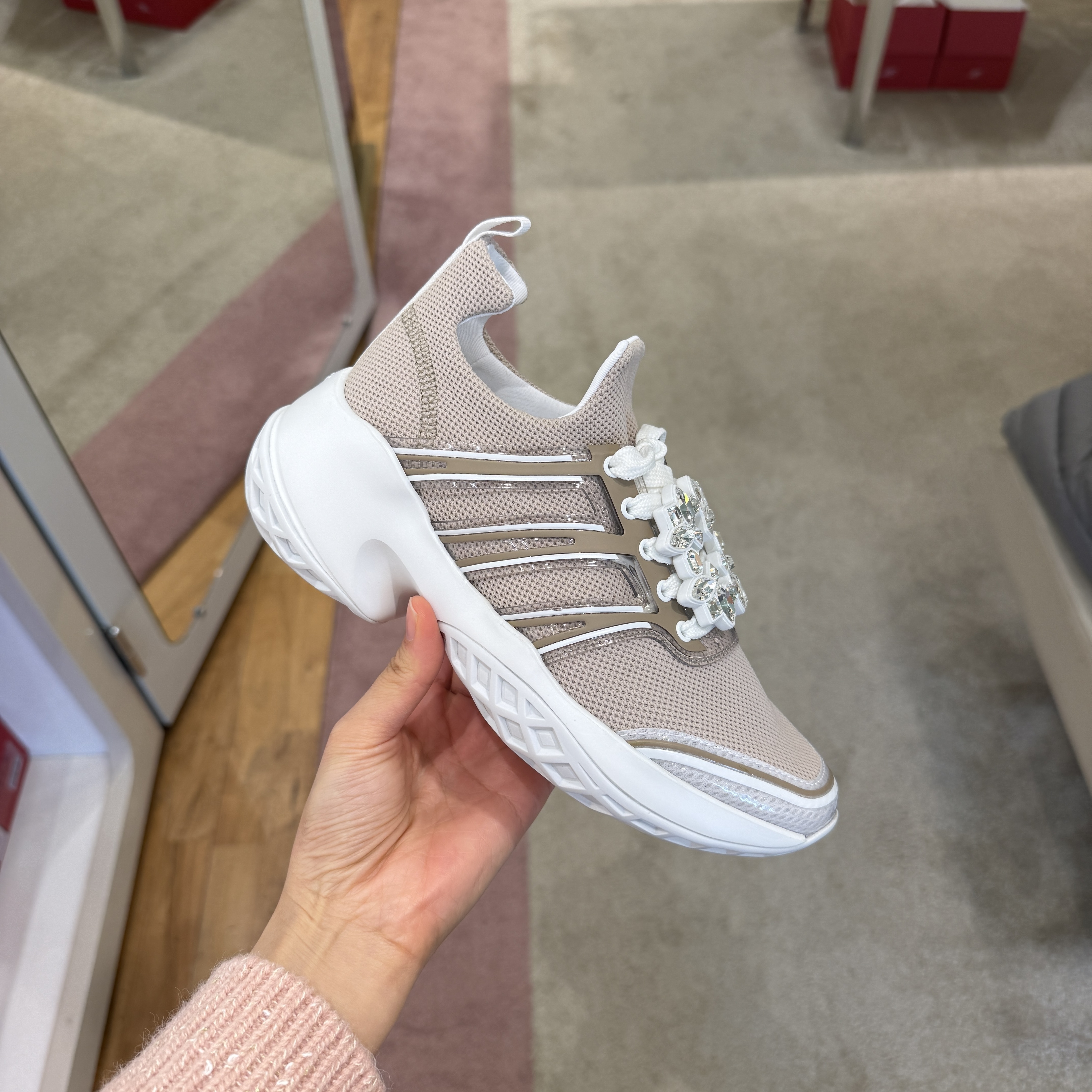 Roger Vivier viv run sneakers beige gold