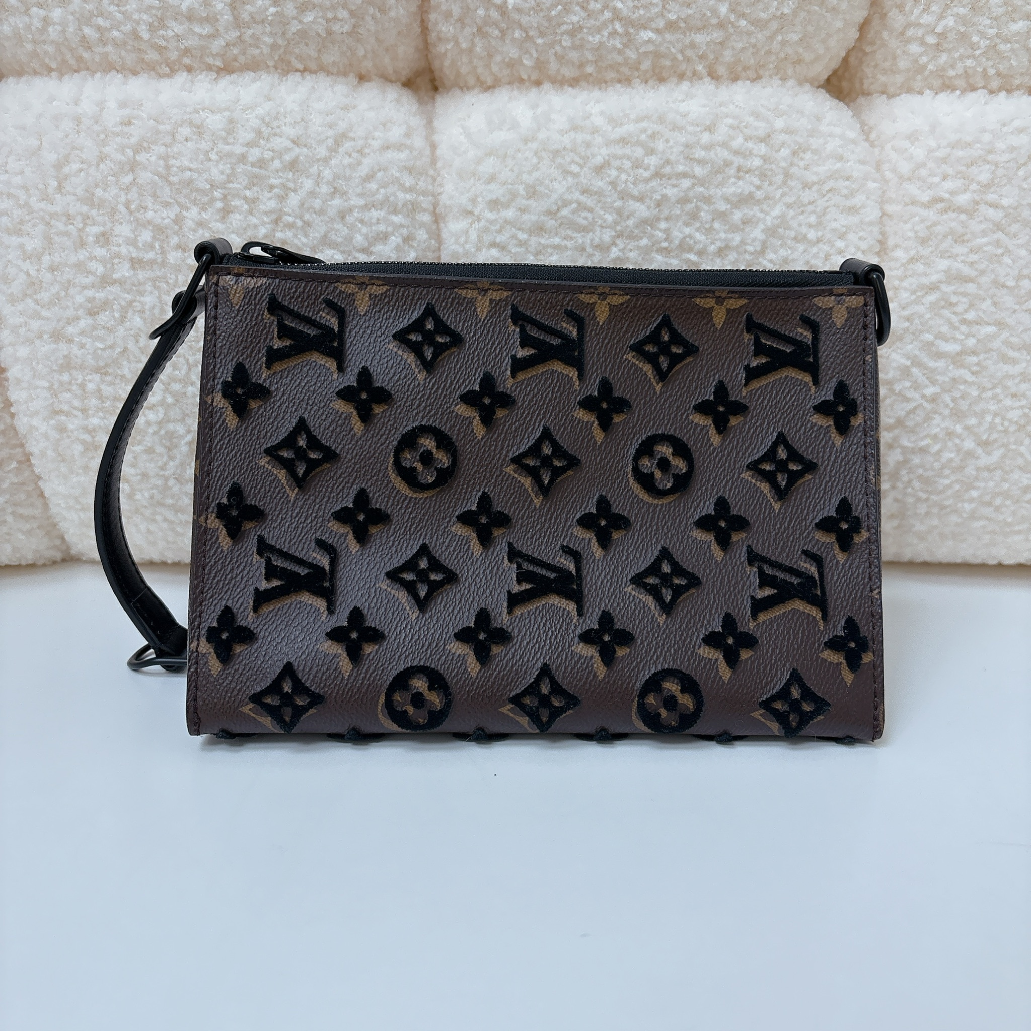 Louis Vuitton Monogram Tuffetage Triangle Messenger bag - Dark brown and black / BHW
