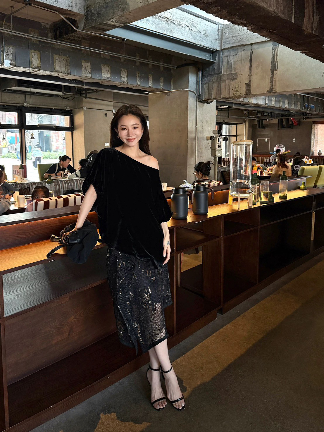 經典黑不規則傘擺造型亮片長裙-S-L (Elegant & Love)