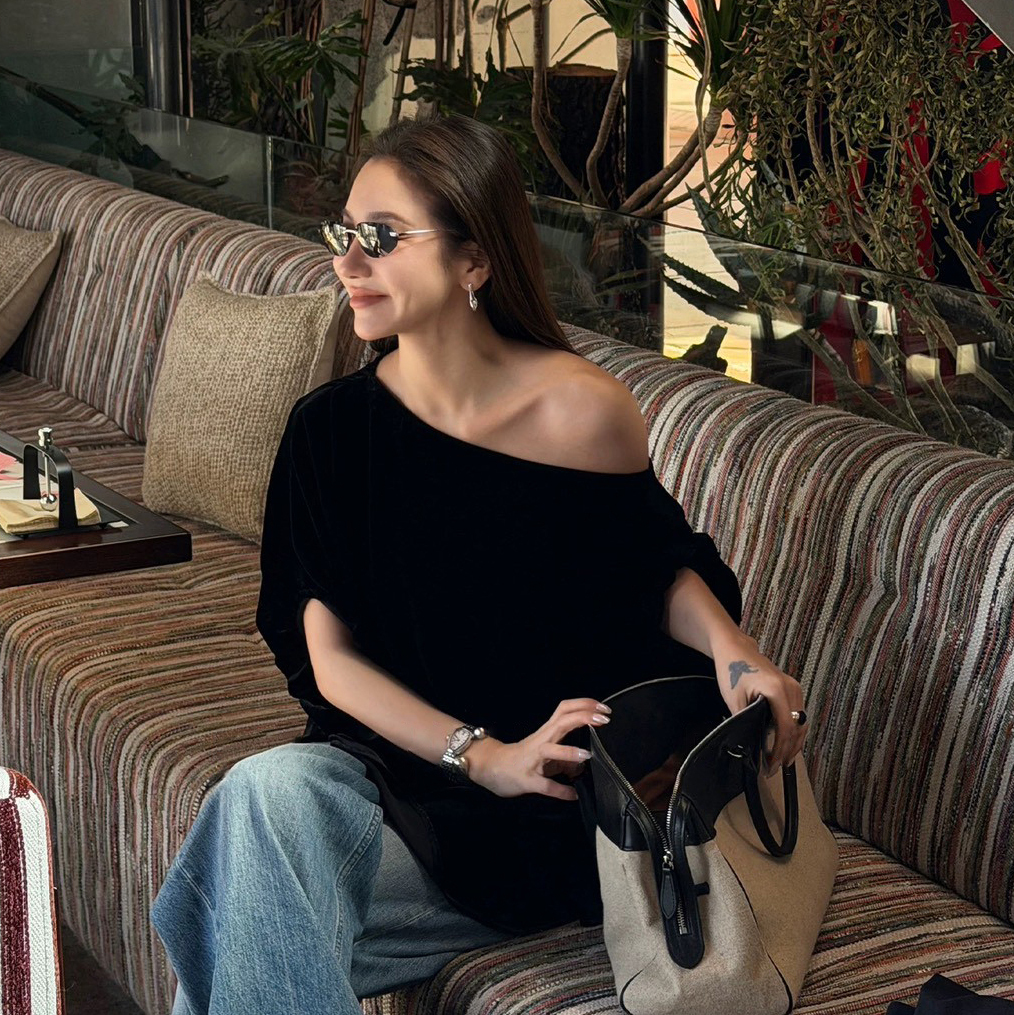 經典黑單邊露肩造型絲絨上衣-S-XL (Elegant & Love)