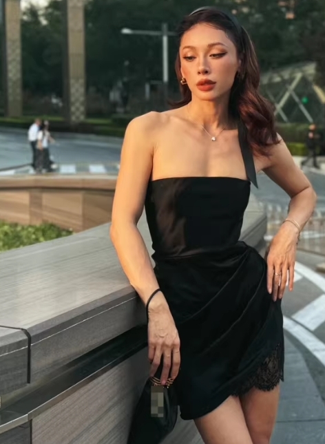 ROSE同款 蕾絲拼接平口緞面洋裝