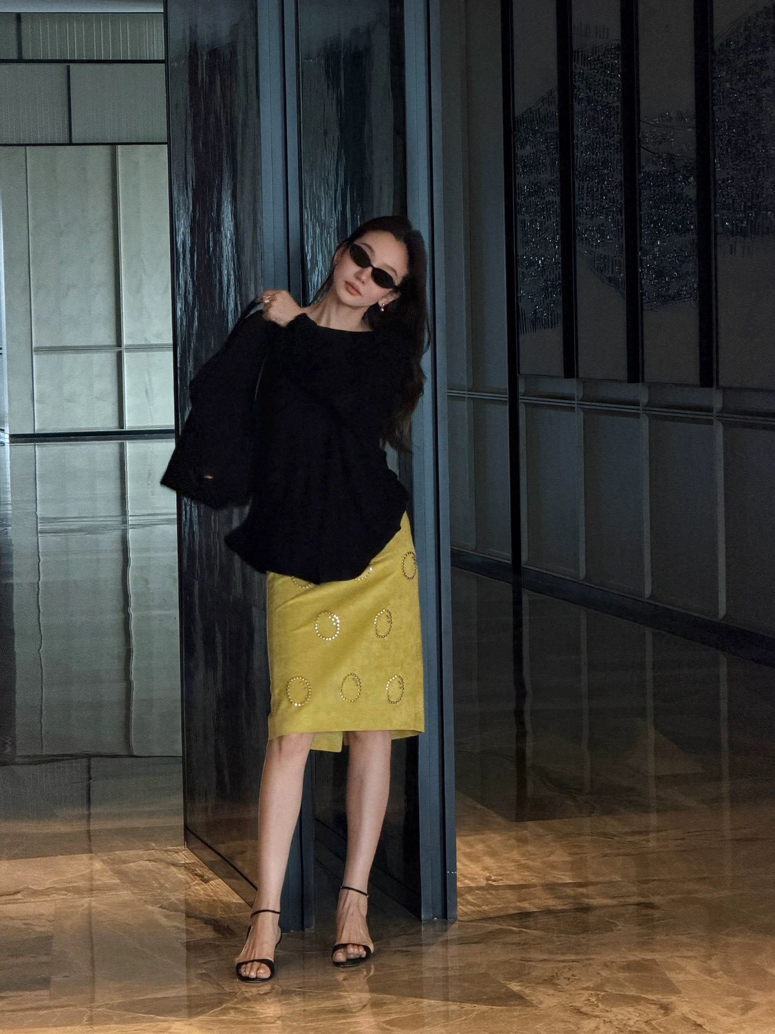 經典黑柔軟舒適微透感天絲圓領上衣-S-M (Elegant & Love)