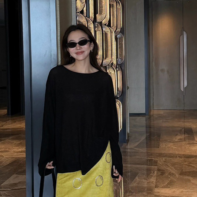 經典黑柔軟舒適微透感天絲圓領上衣-S-M (Elegant & Love)