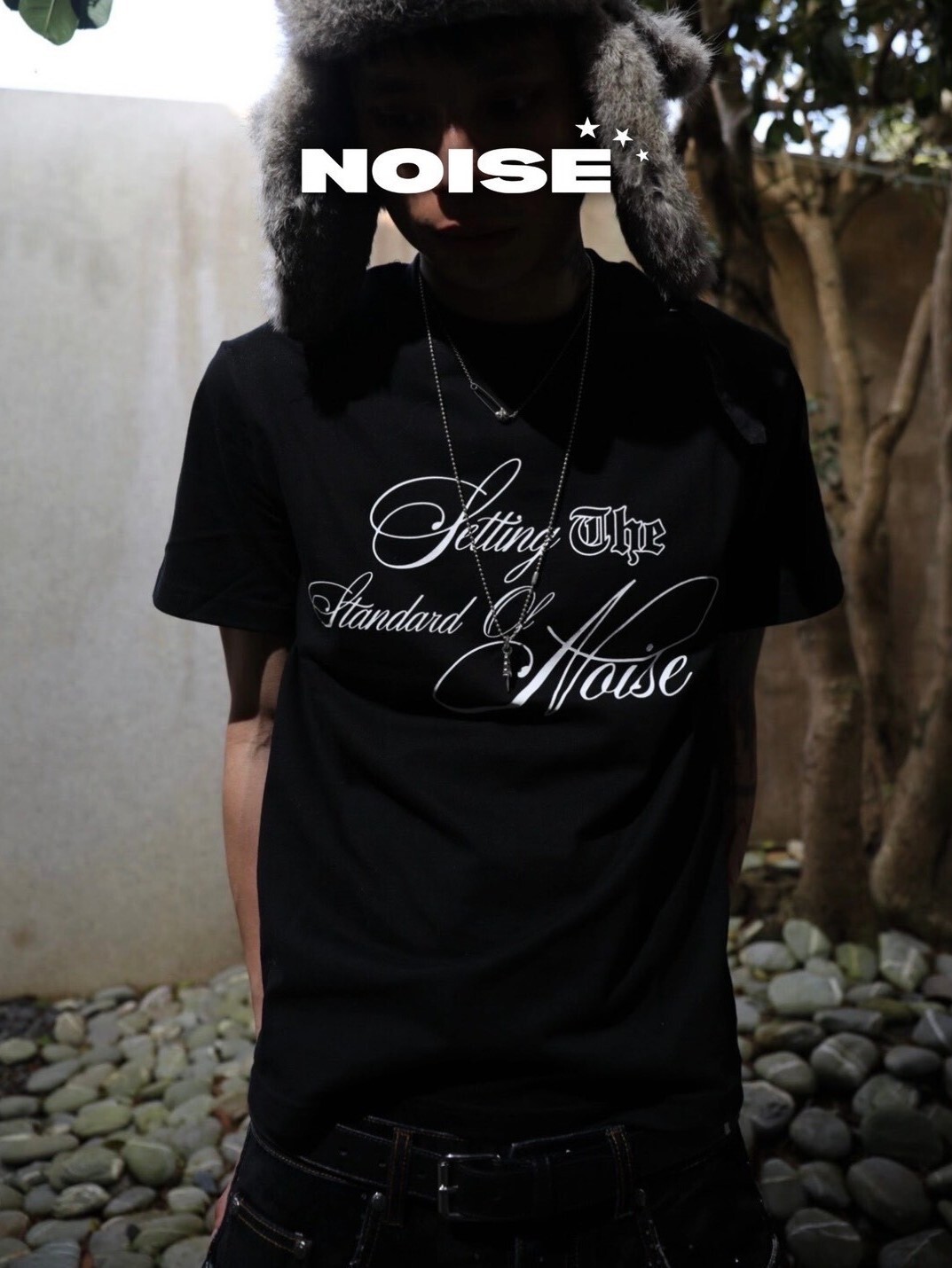 NOISE*** “SETTING THE STANDARD OF NOISE” TEE 黑白草寫Logo短袖