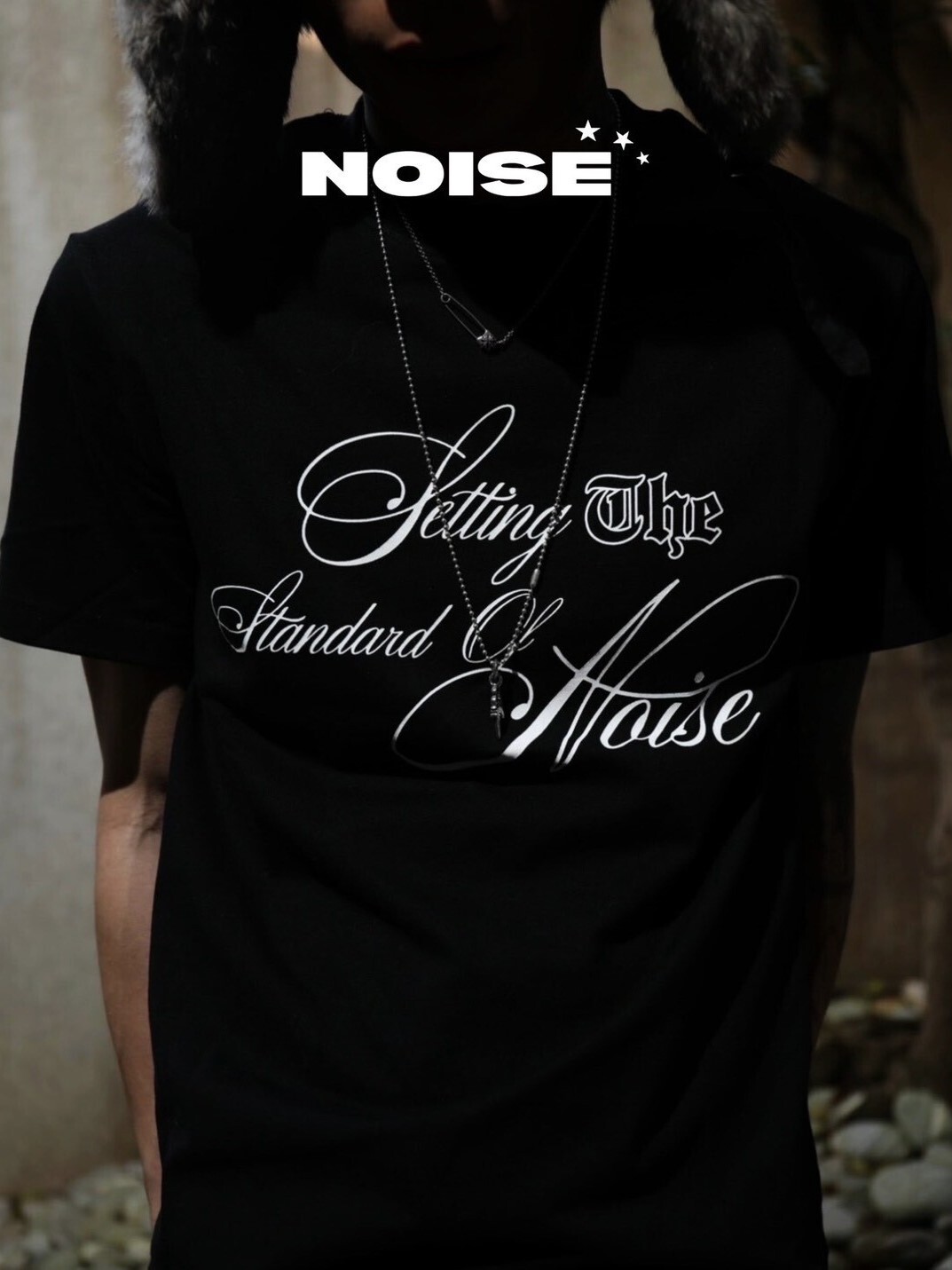 NOISE*** “SETTING THE STANDARD OF NOISE” TEE 黑白草寫Logo短袖