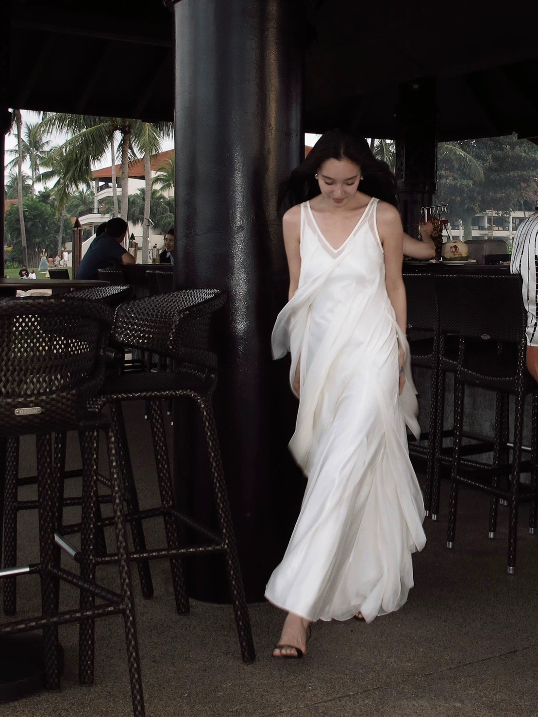 雲朵白仙女氣息層次織帶造型V領長洋裝-S-L (Elegant & Love)