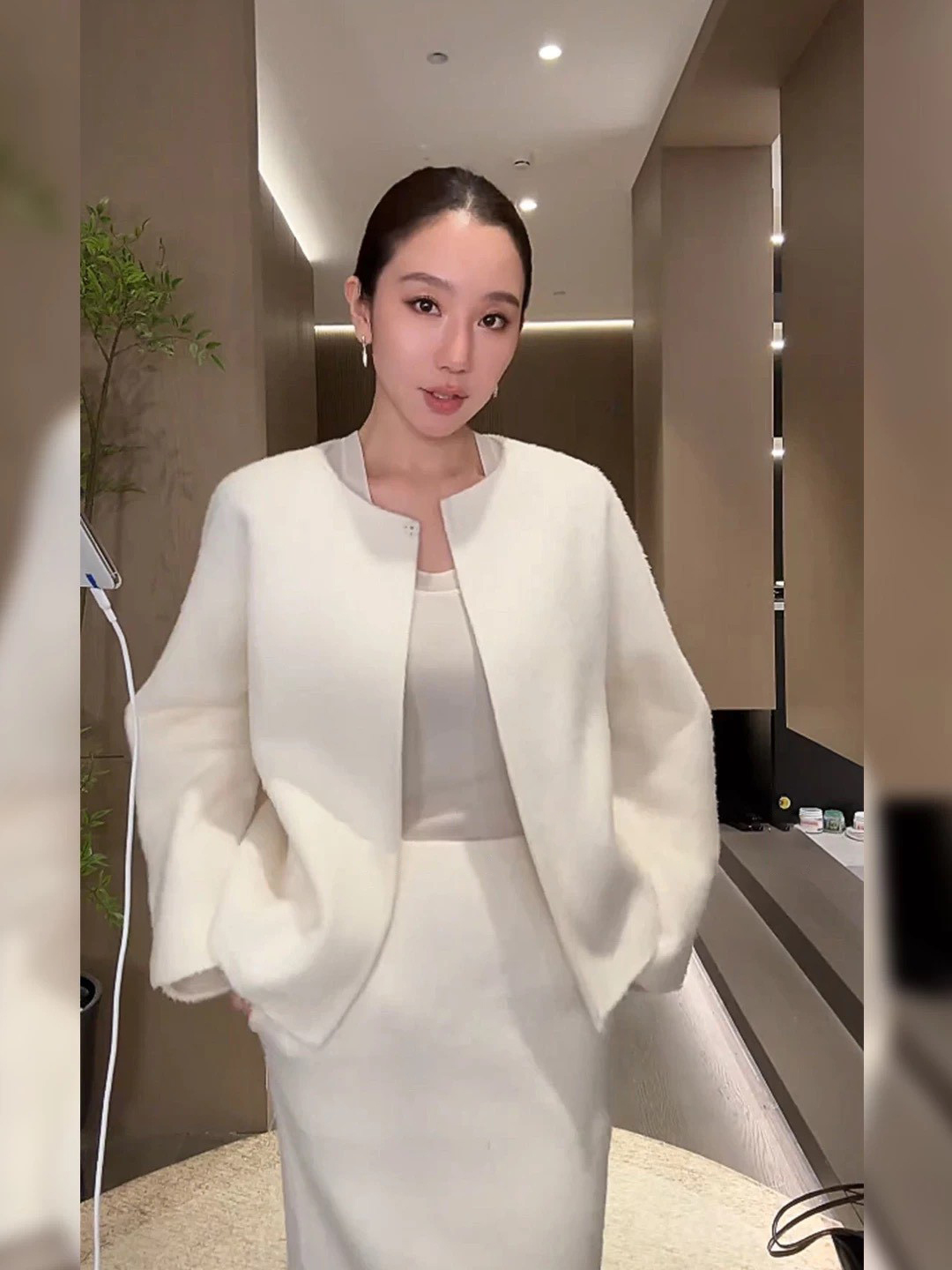 雲朵白綿羊毛圓領開襟外套+長裙SET-S-L (Elegant & Love)