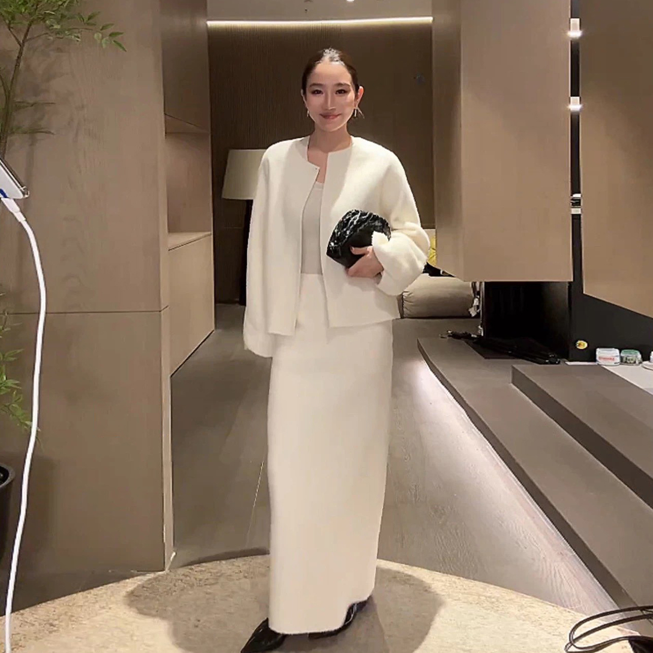 雲朵白綿羊毛圓領開襟外套+長裙SET-S-L (Elegant & Love)