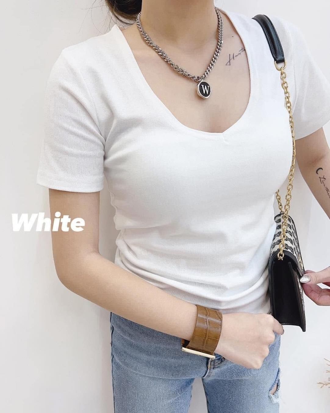 【顯瘦修身的V領素棉tee】（預購）